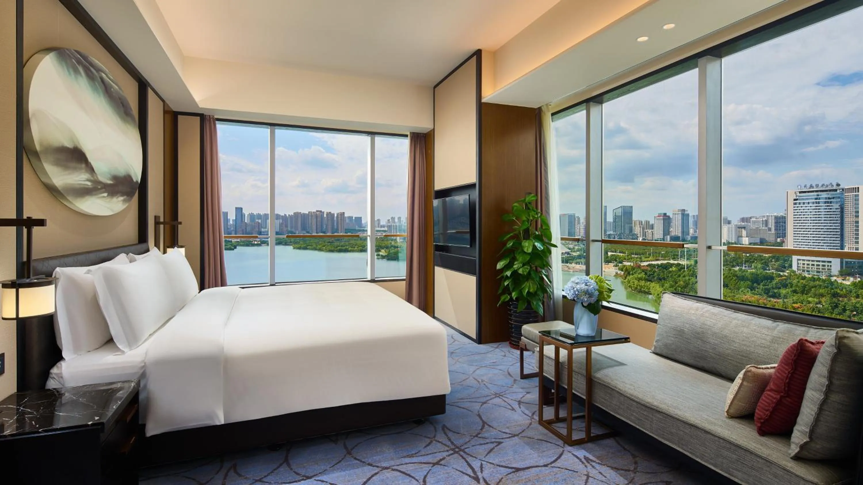Photo of the whole room, Bed in InterContinental Hefei by IHG