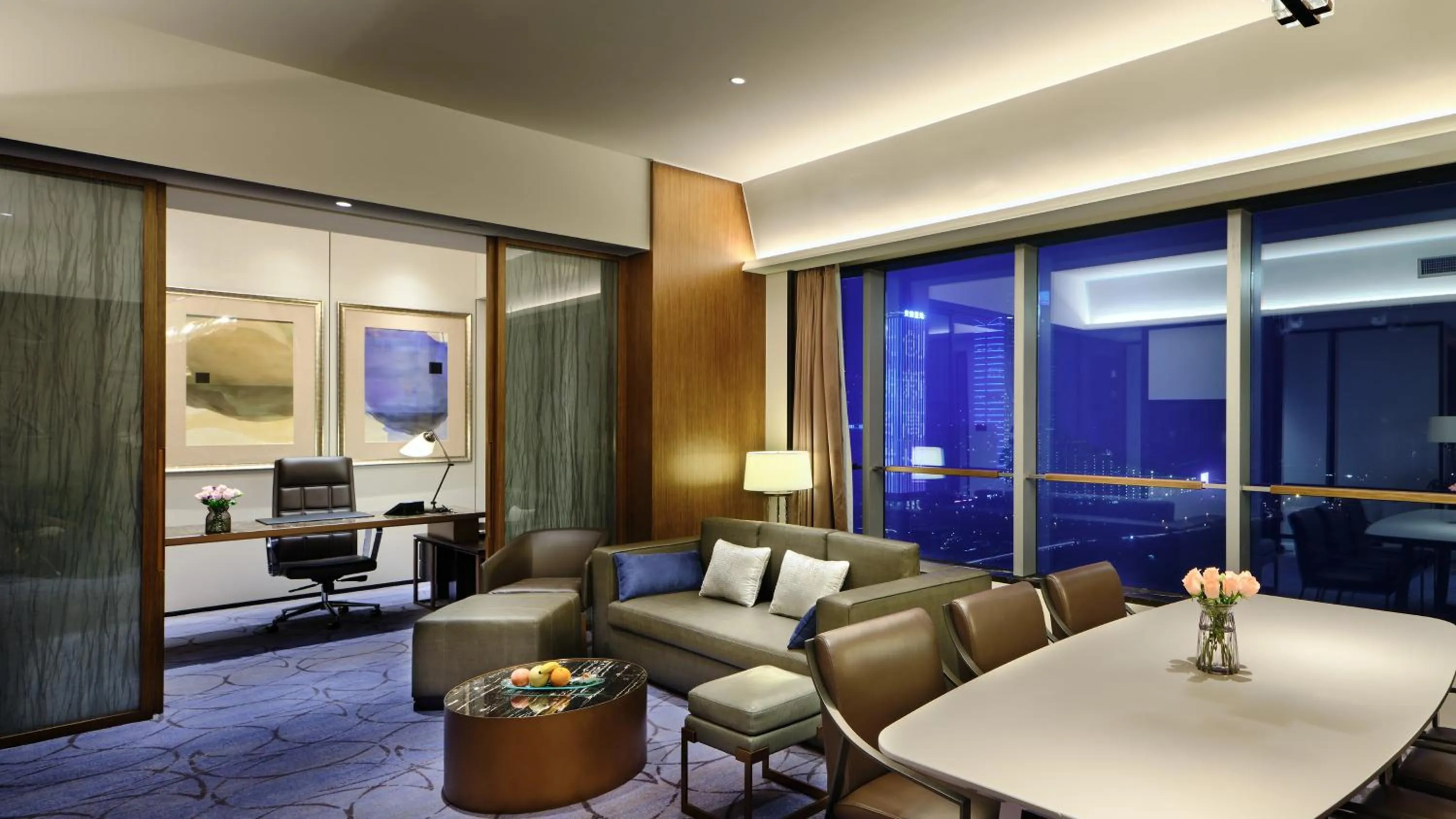 One-Bedroom King Suite with Lounge Access and Lake View in InterContinental Hefei by IHG