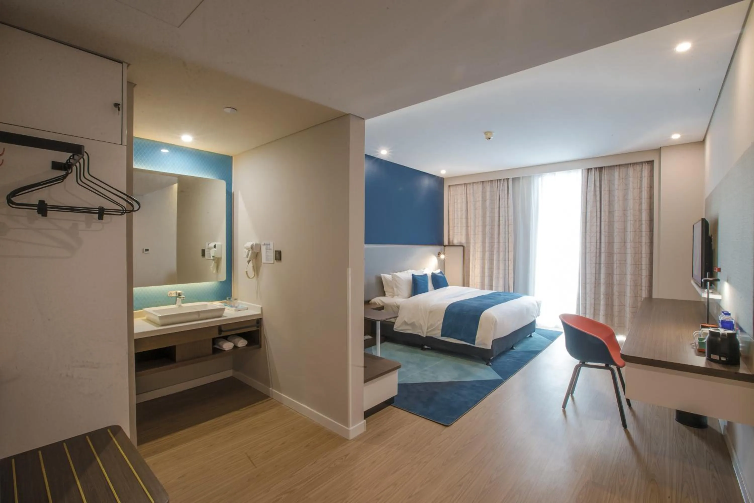 Photo of the whole room, Bed in Holiday Inn Express Hefei High Tech by IHG