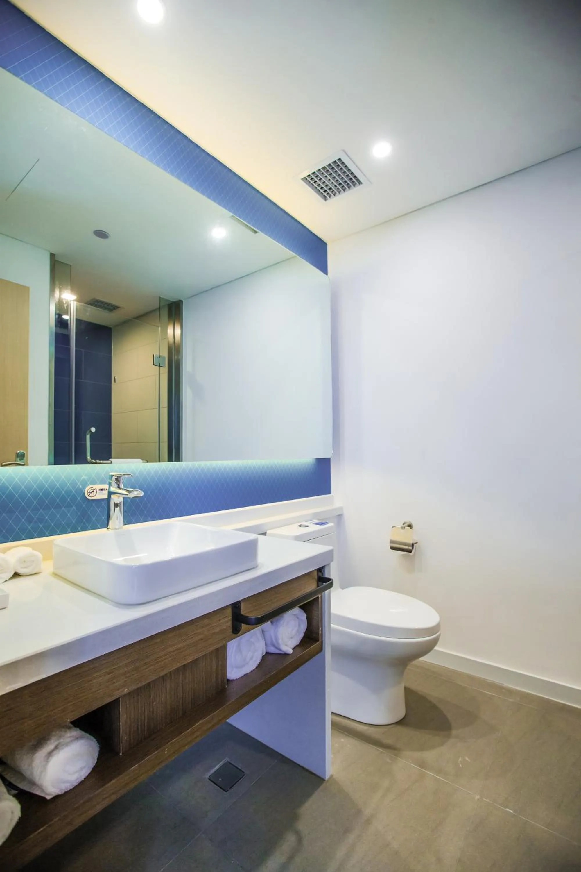 Photo of the whole room in Holiday Inn Express Hefei High Tech by IHG