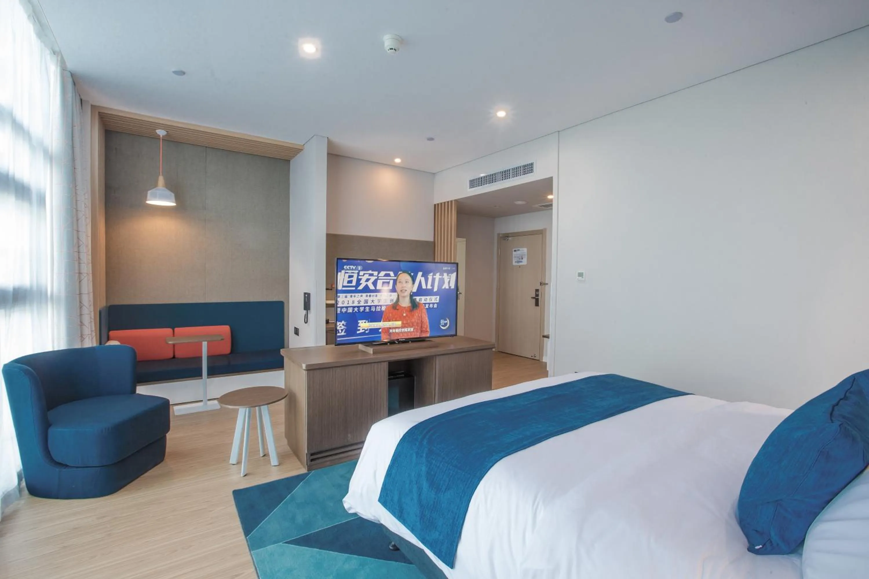 Photo of the whole room, Bed in Holiday Inn Express Hefei High Tech by IHG