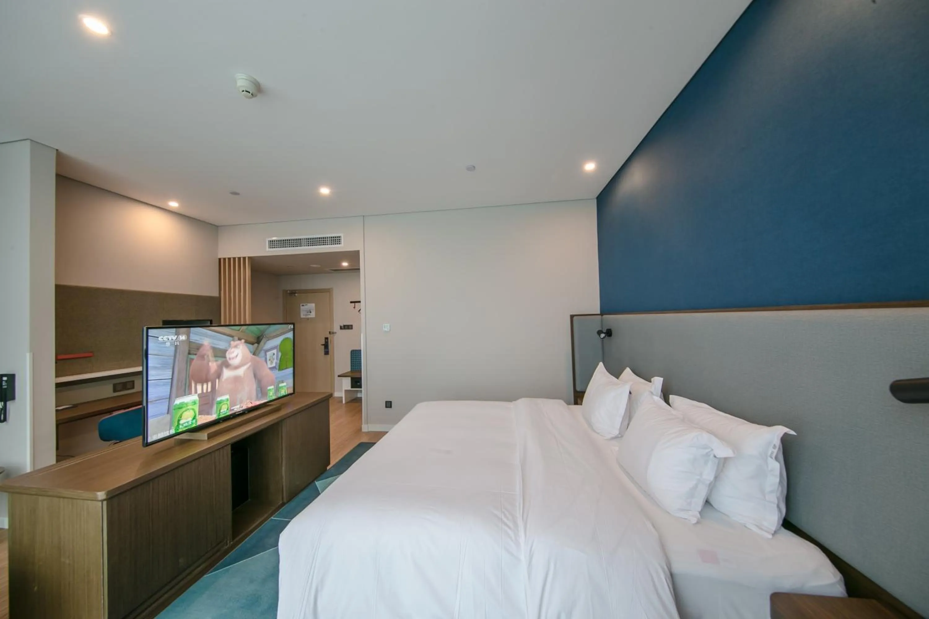 Photo of the whole room, Bed in Holiday Inn Express Hefei High Tech by IHG