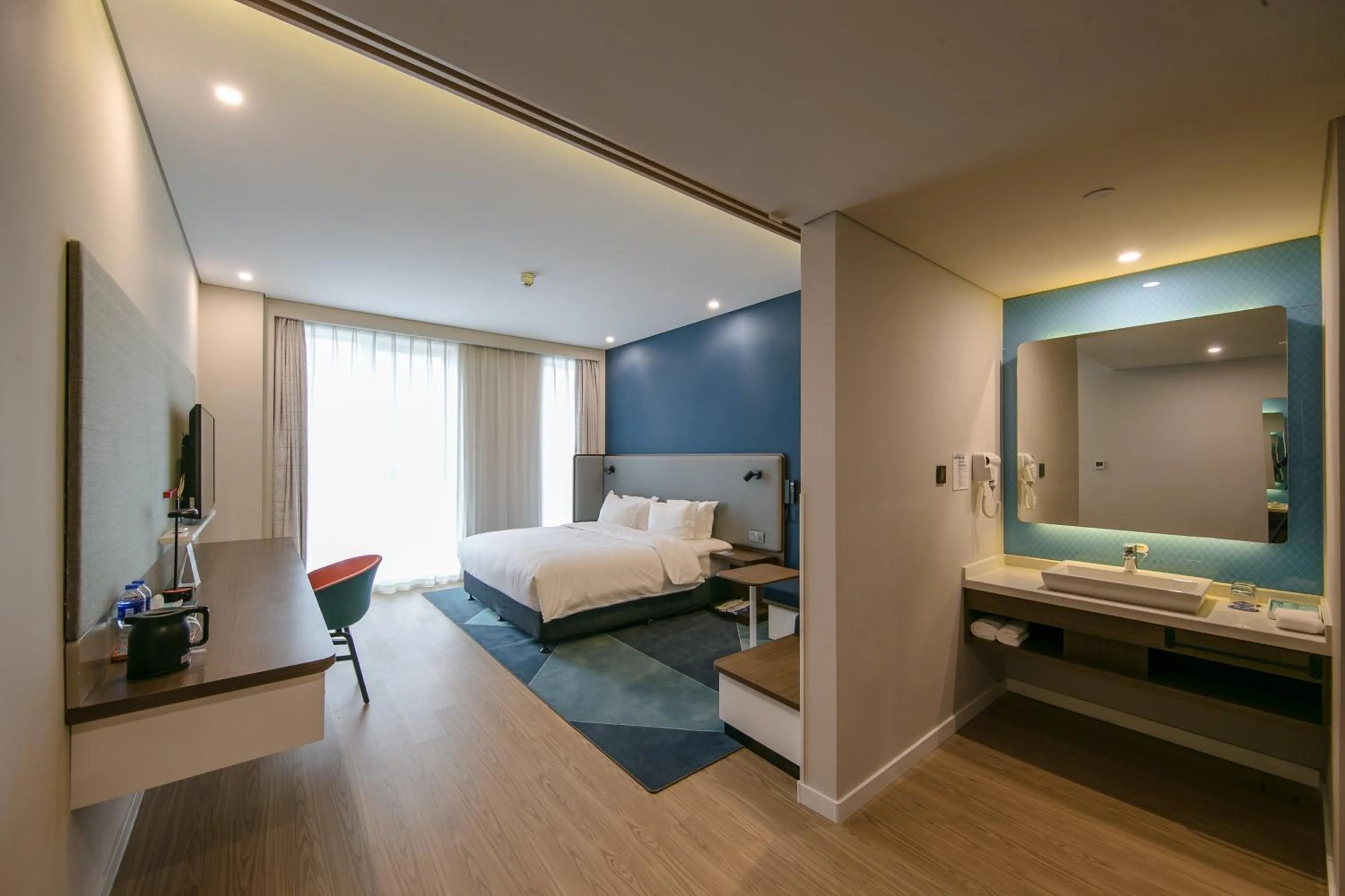 Photo of the whole room, Bed in Holiday Inn Express Hefei High Tech by IHG