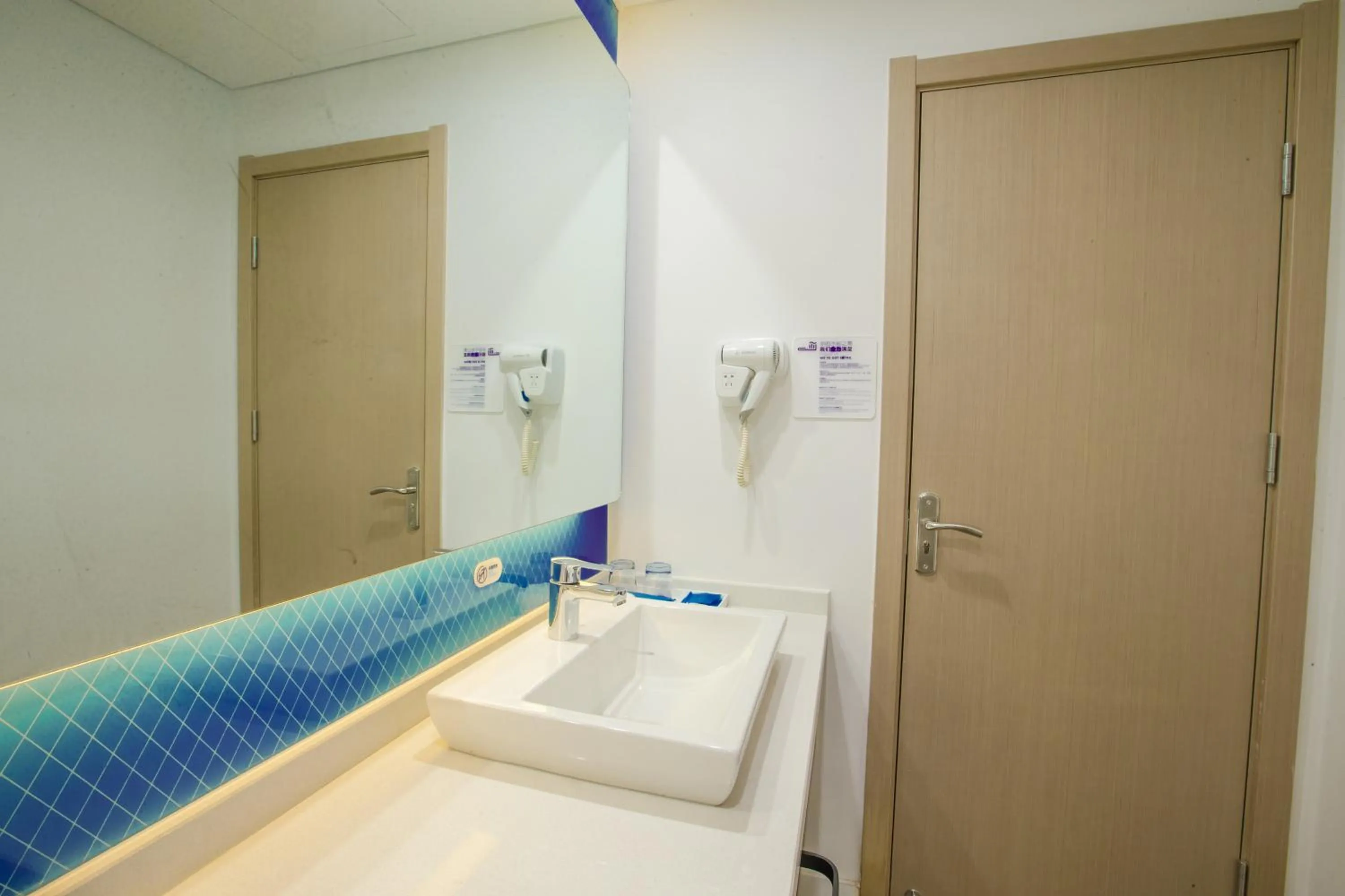 Photo of the whole room in Holiday Inn Express Hefei High Tech by IHG