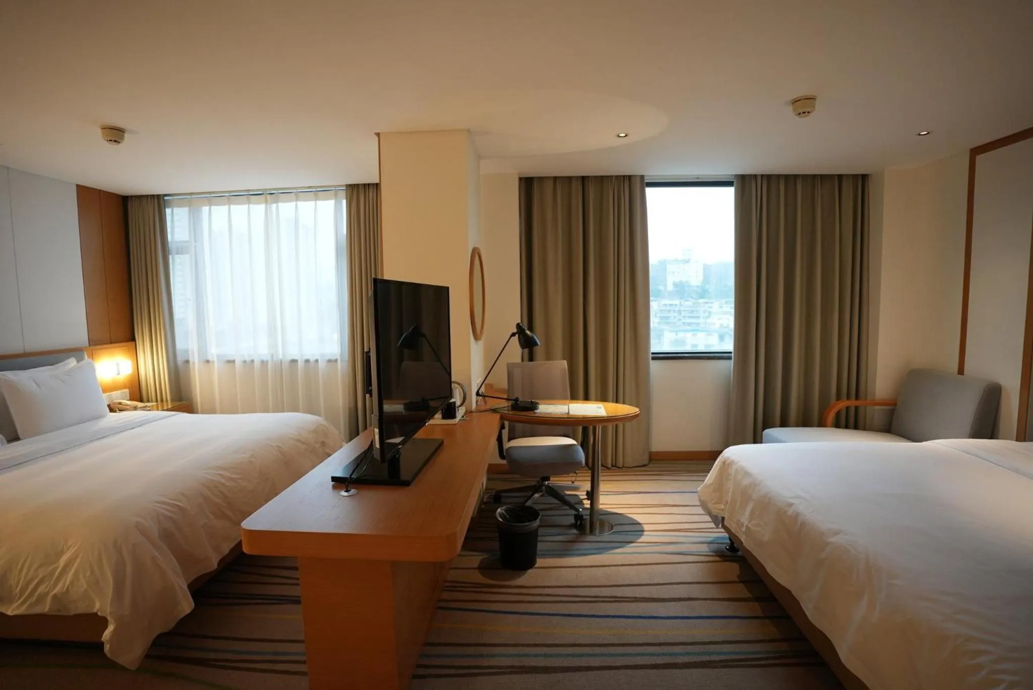 Photo of the whole room, Bed in Holiday Inn Express - Ya'an City Center by IHG