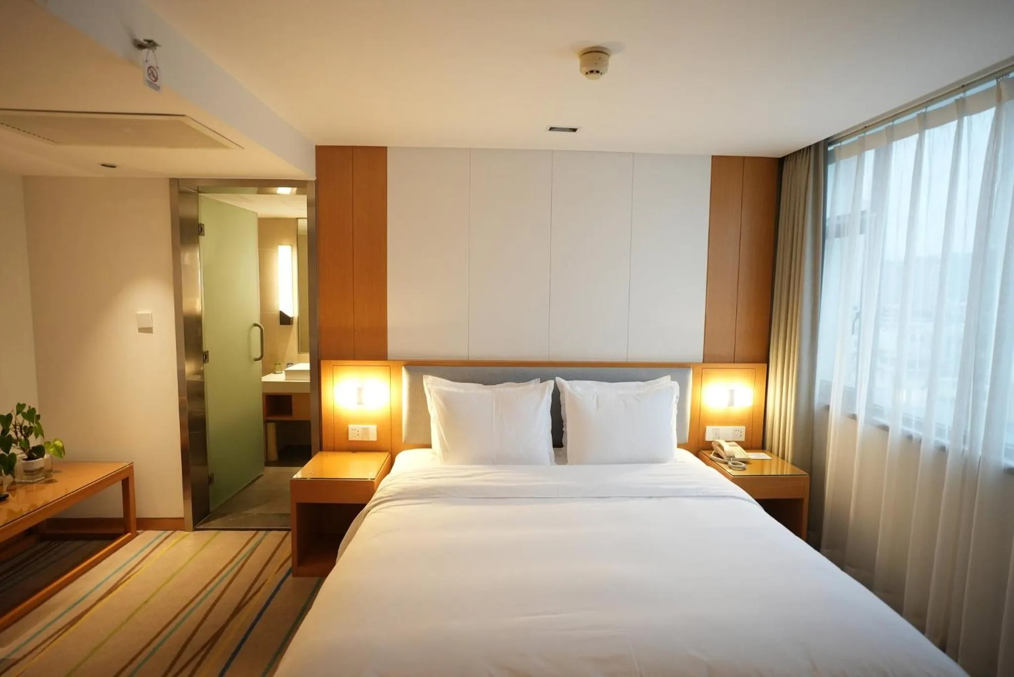 Photo of the whole room, Bed in Holiday Inn Express - Ya'an City Center by IHG