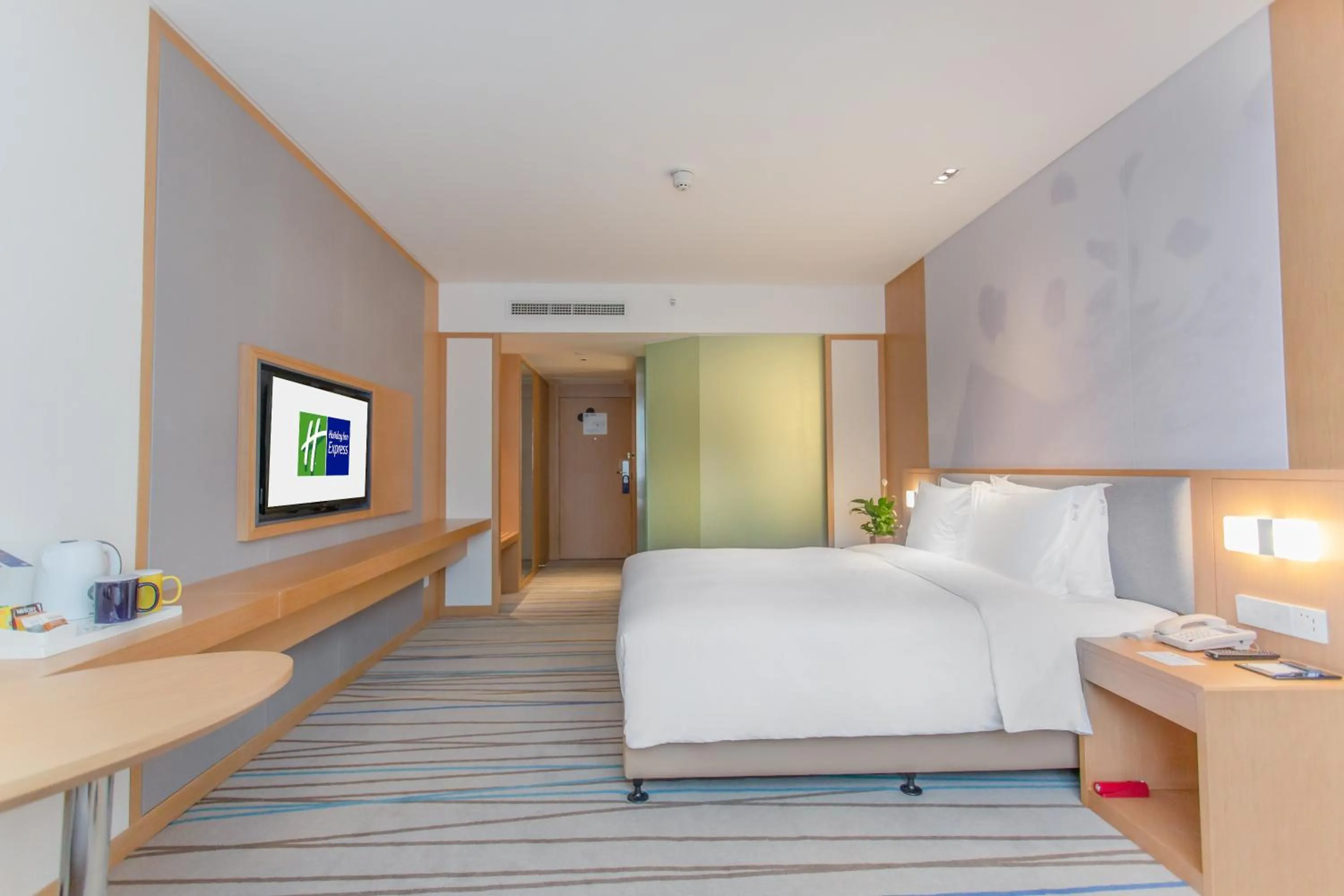 Photo of the whole room, Bed in Holiday Inn Express - Ya'an City Center by IHG