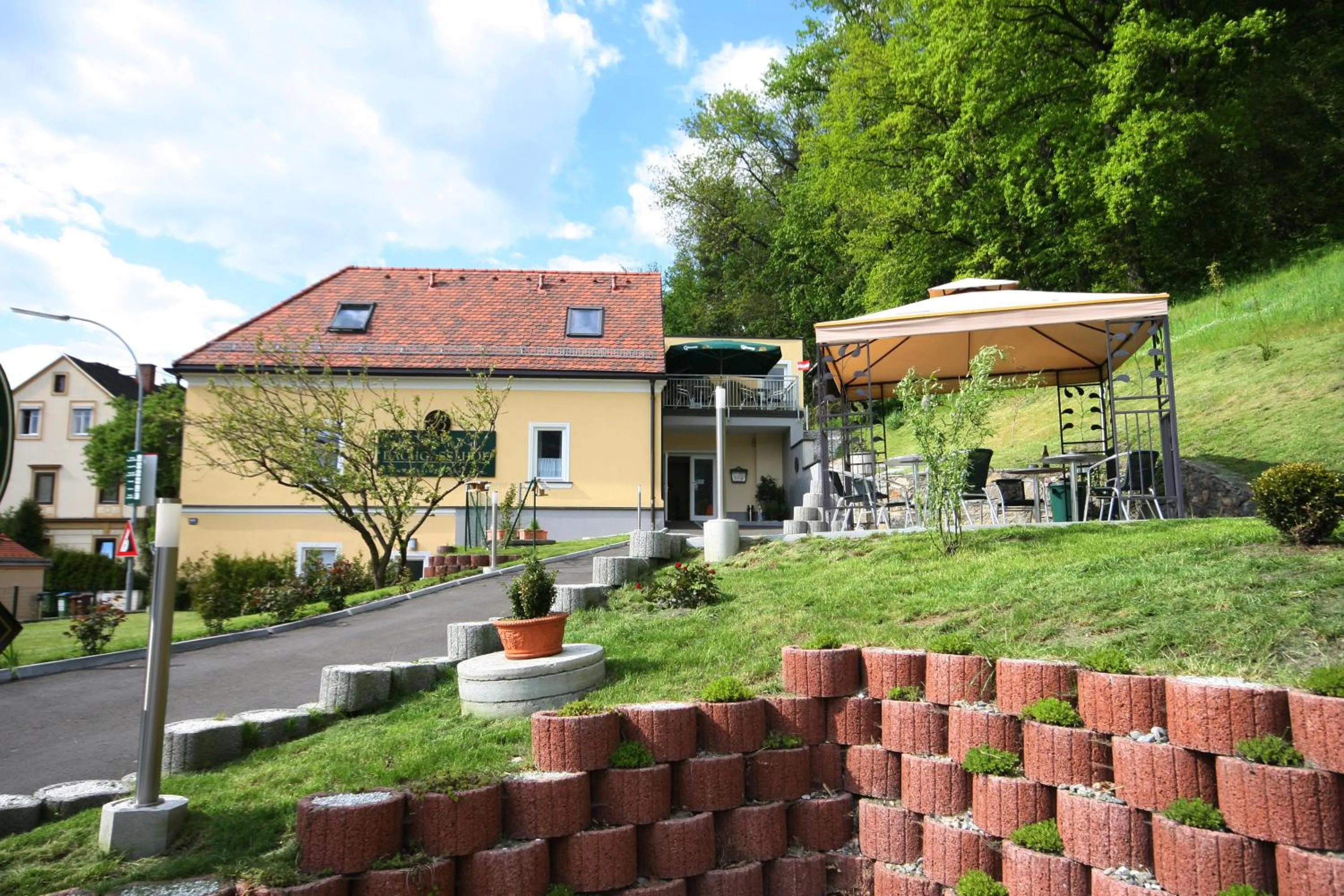 Garden in Gösser BACHGASSLHOF -- Bed and Breakfast -- Apartments