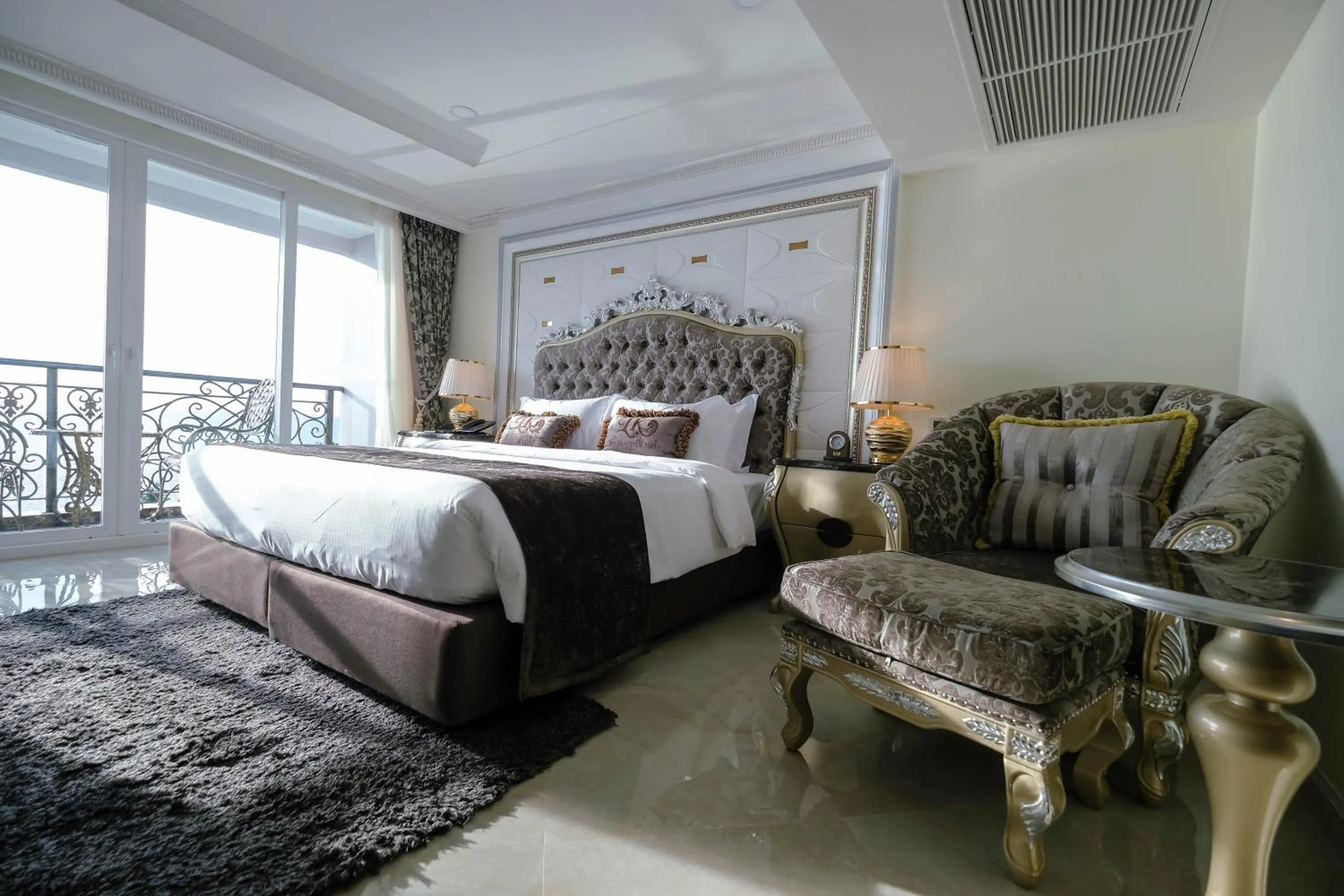 Seating area, Bed in LK Emerald Beach - SHA Extra Plus