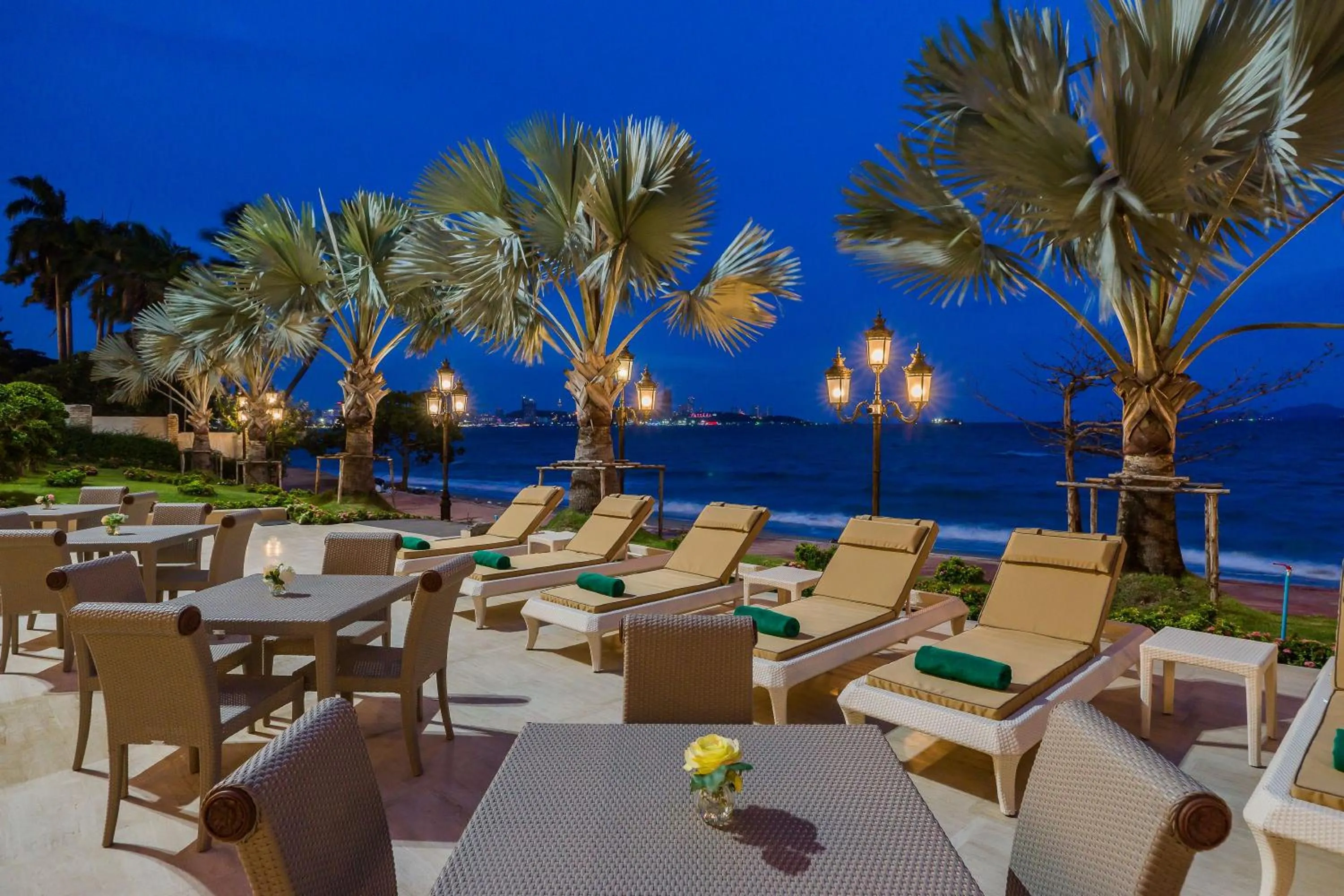 Restaurant/places to eat in LK Emerald Beach - SHA Extra Plus