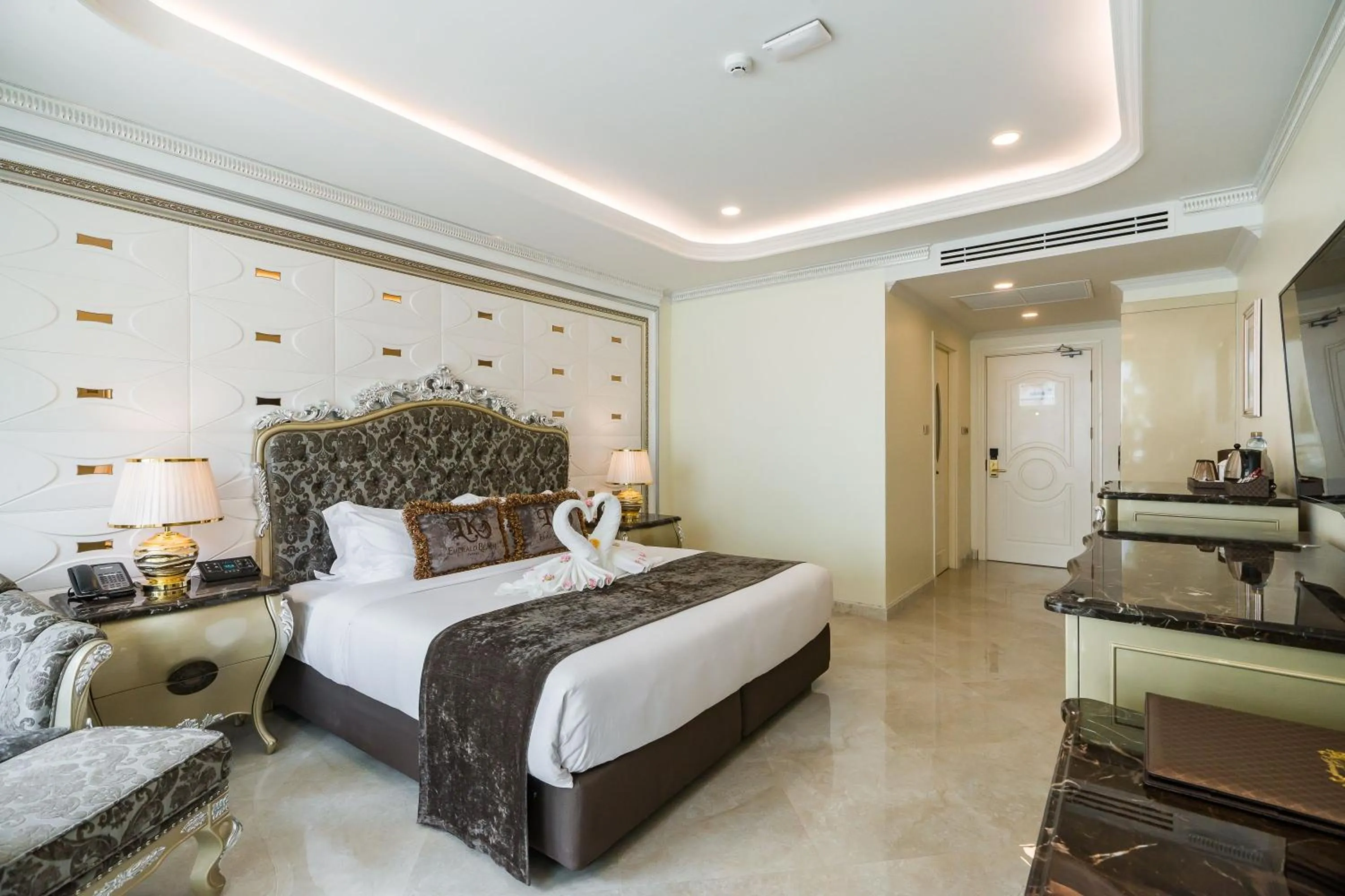 Bedroom, Bed in LK Emerald Beach - SHA Extra Plus