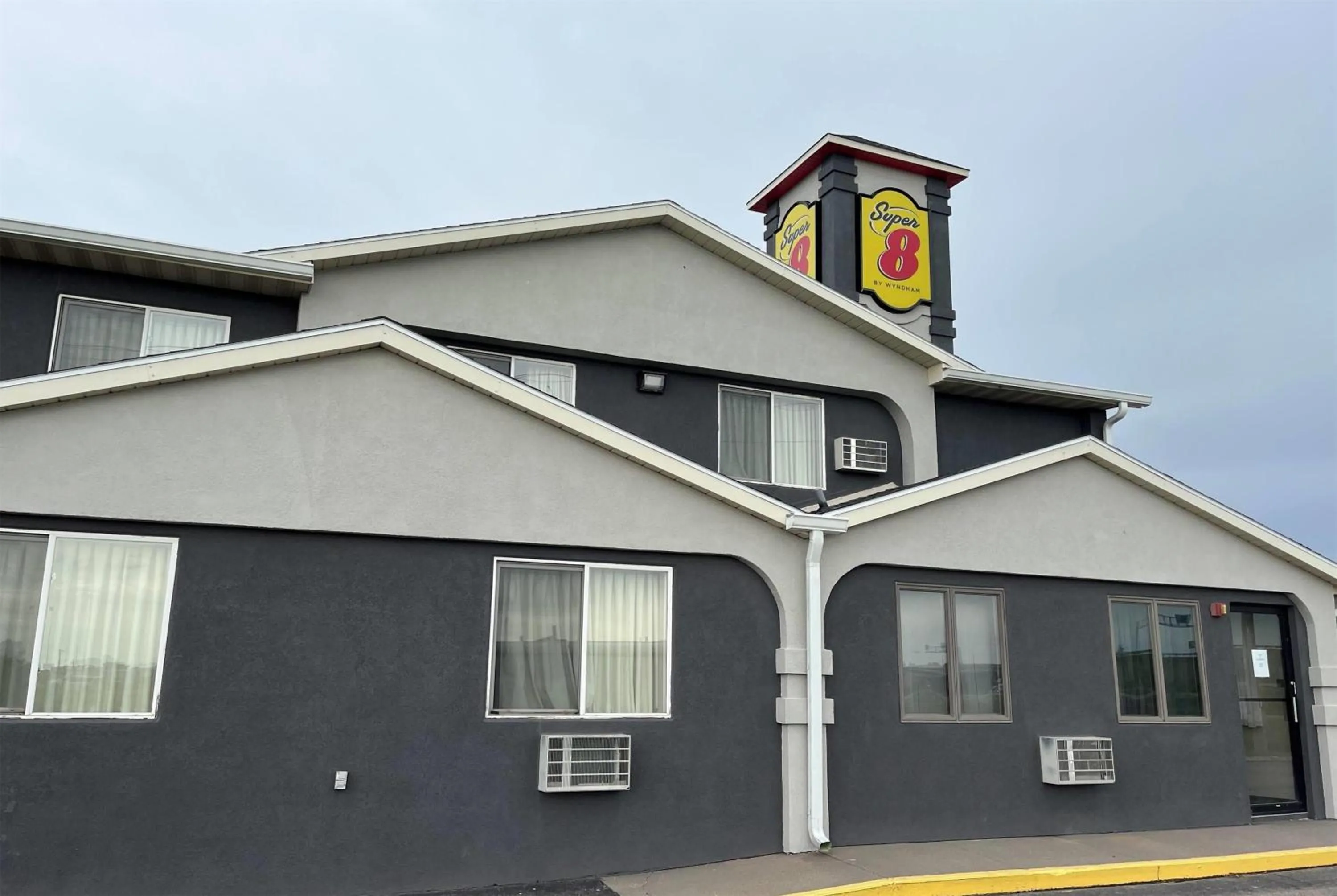 Property building in Super 8 by Wyndham Lexington