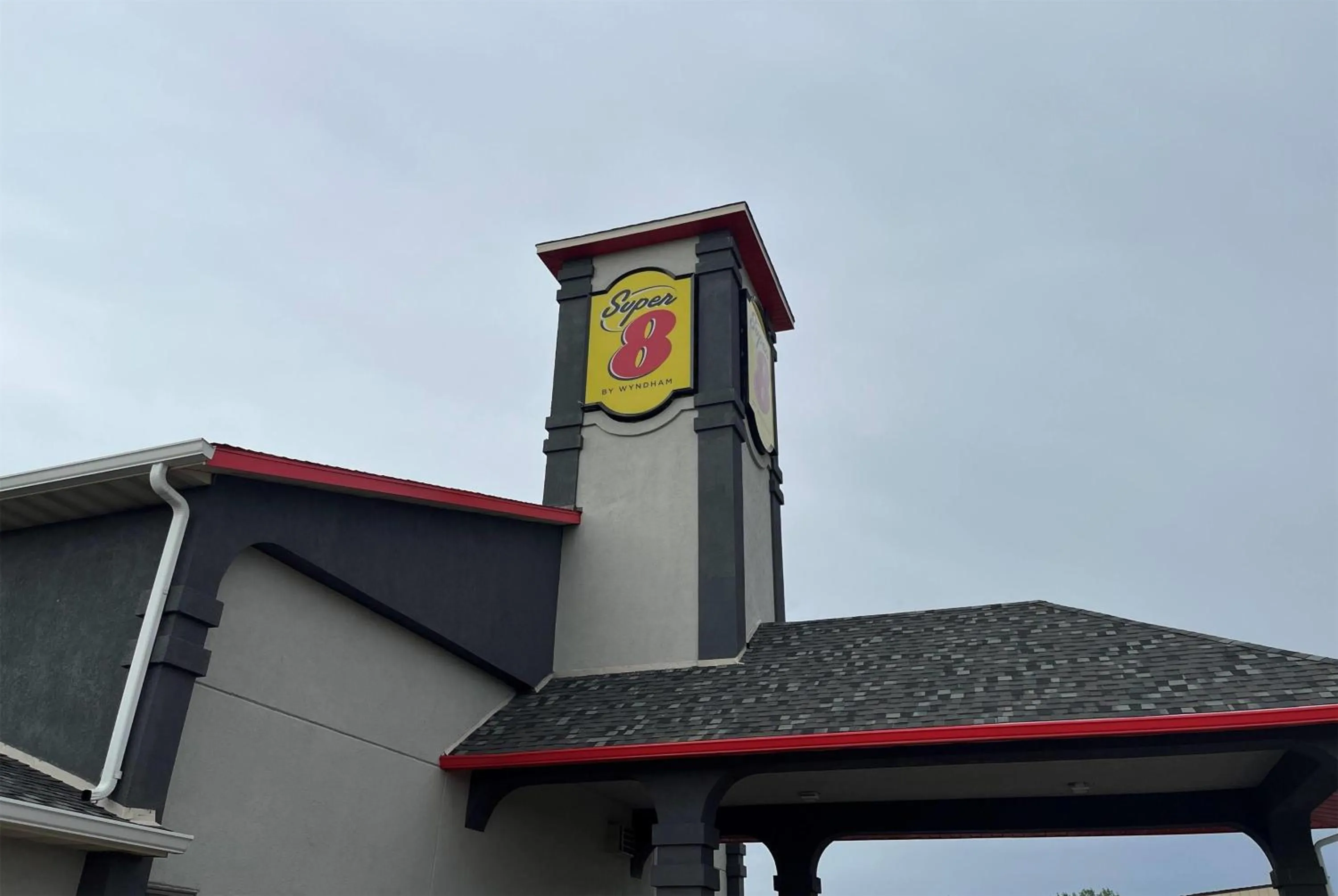 Property building in Super 8 by Wyndham Lexington