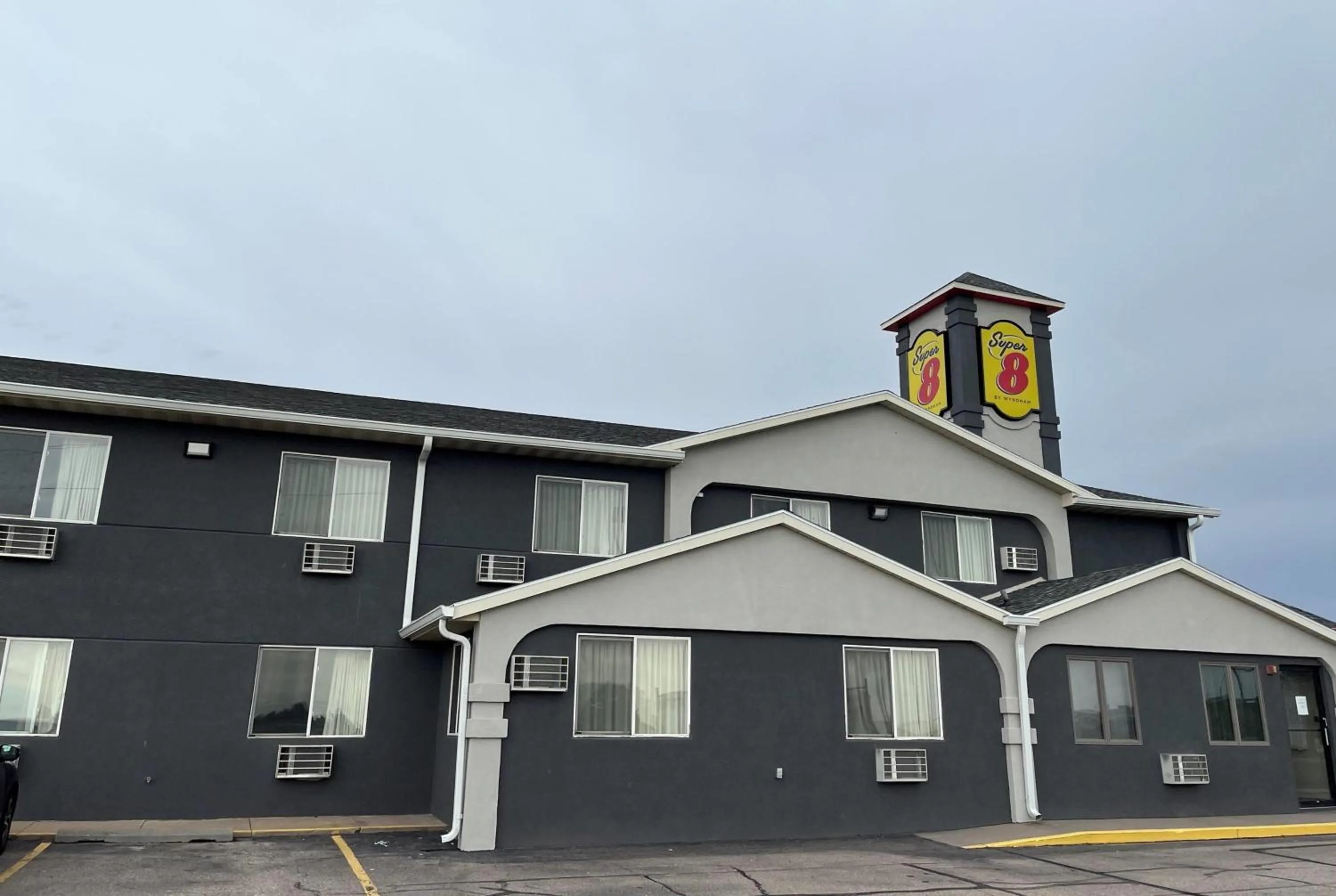 Property building in Super 8 by Wyndham Lexington