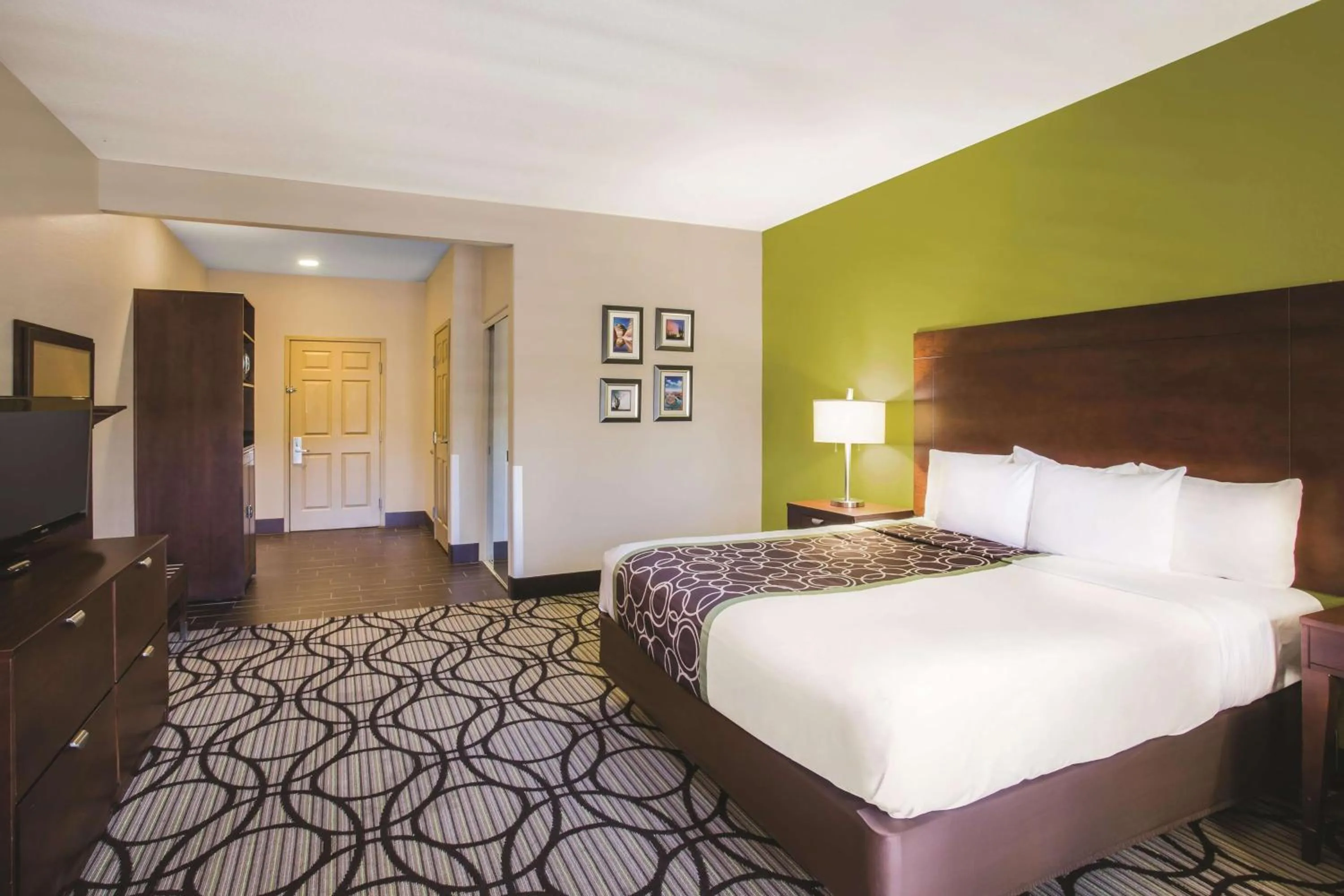 Photo of the whole room, Bed in La Quinta by Wyndham Conference Center Prescott