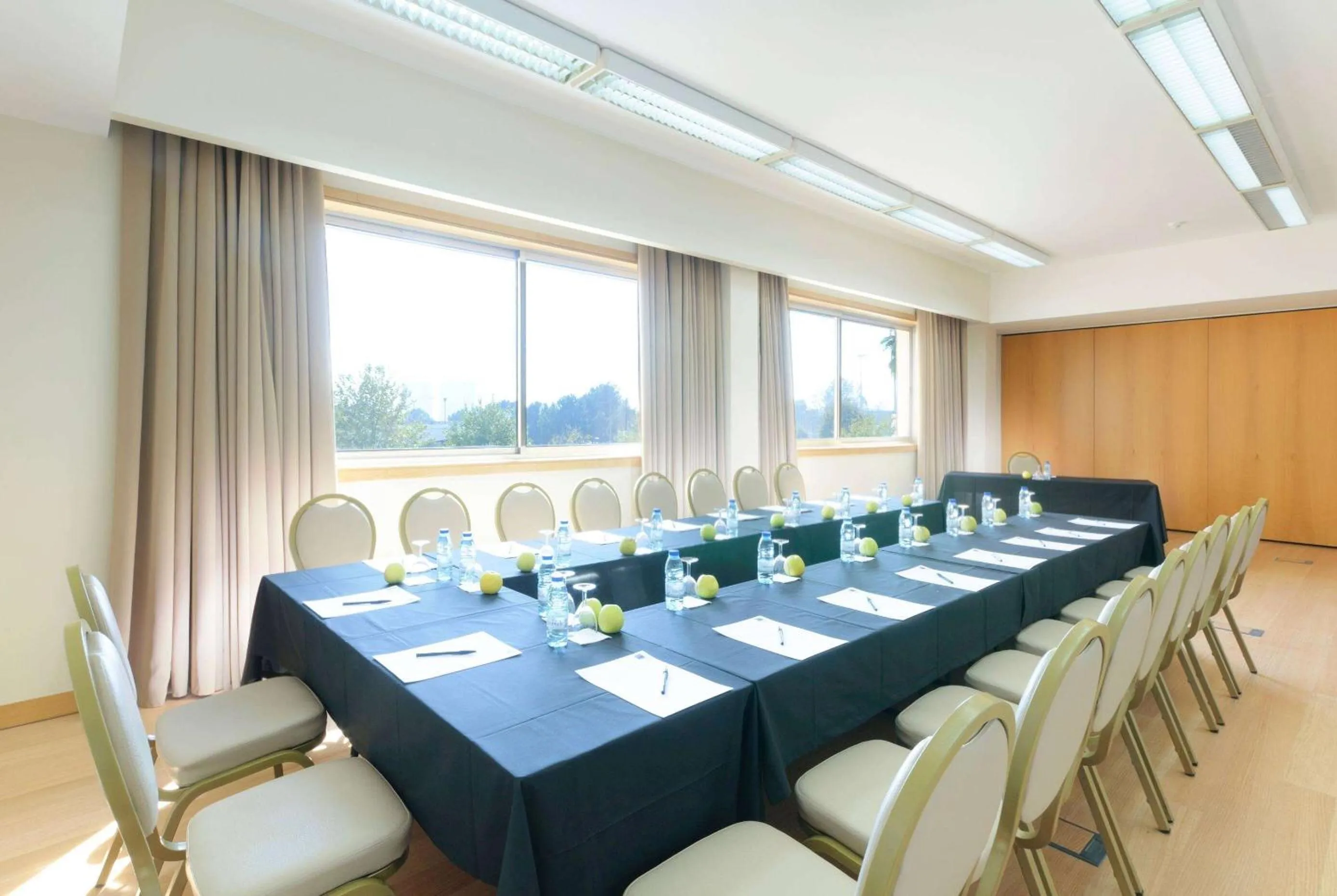Meeting/conference room in TRYP by Wyndham Porto Expo Hotel