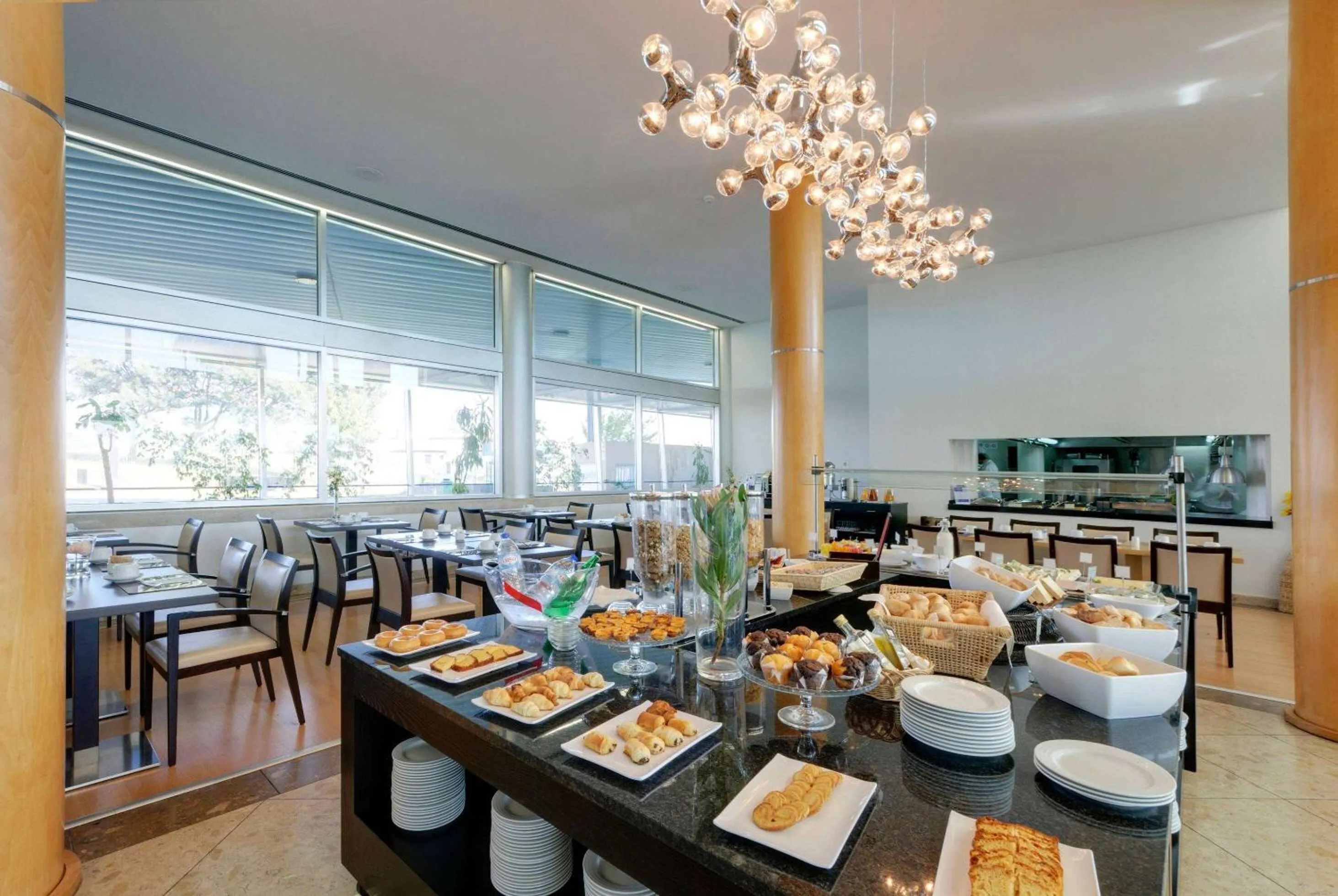 Restaurant/places to eat in TRYP by Wyndham Porto Expo Hotel