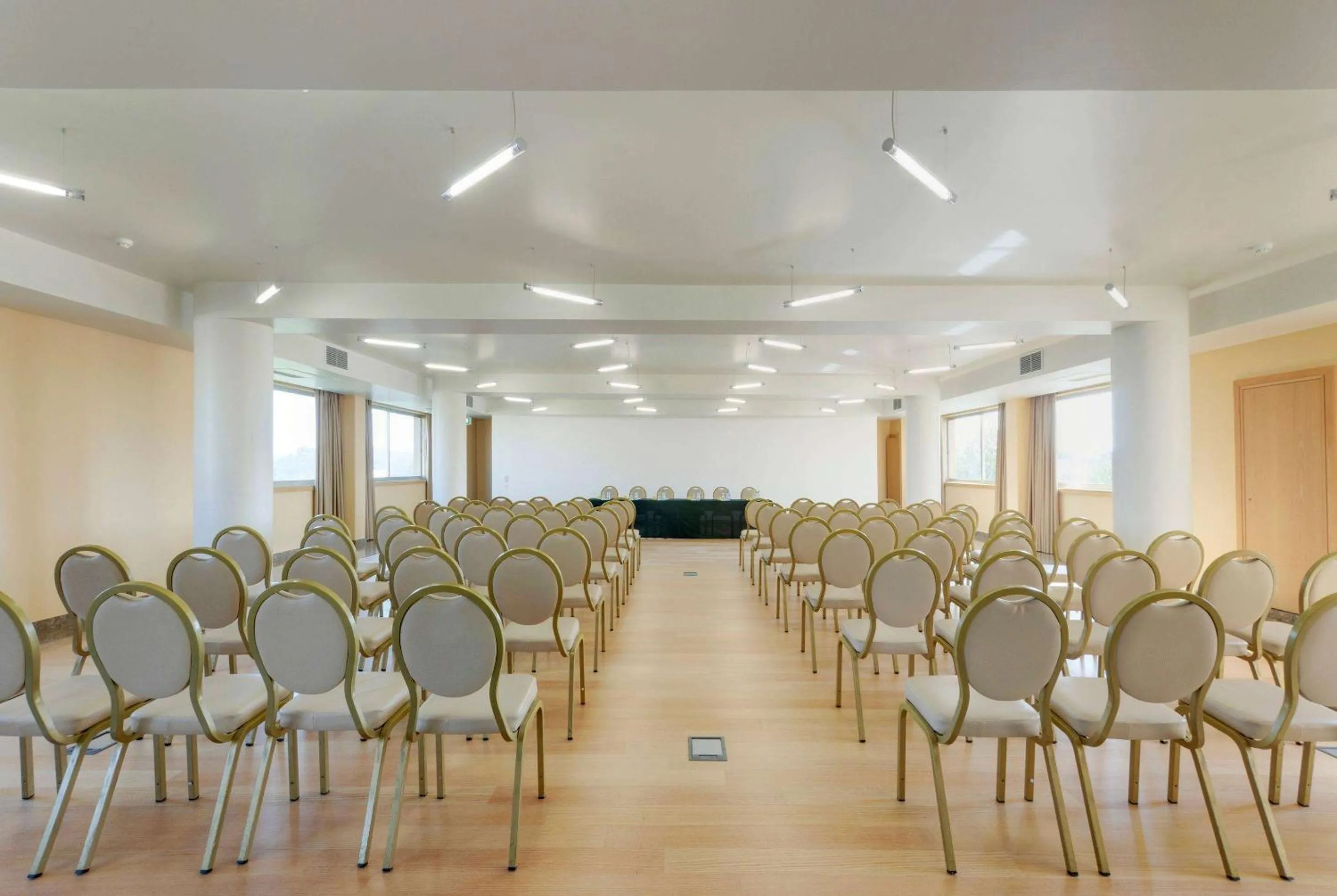 Meeting/conference room in TRYP by Wyndham Porto Expo Hotel