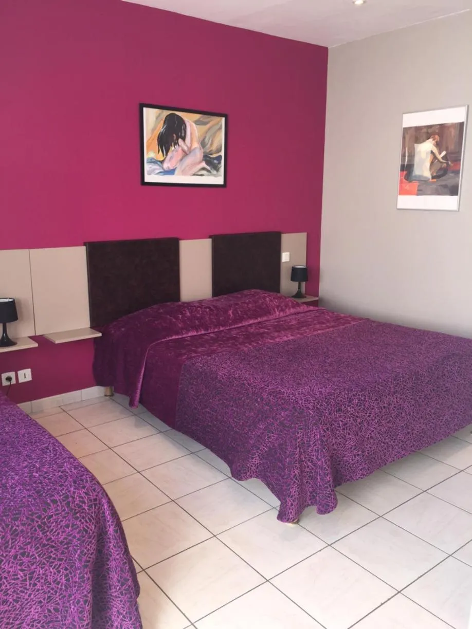 Bed in Hôtel Savary