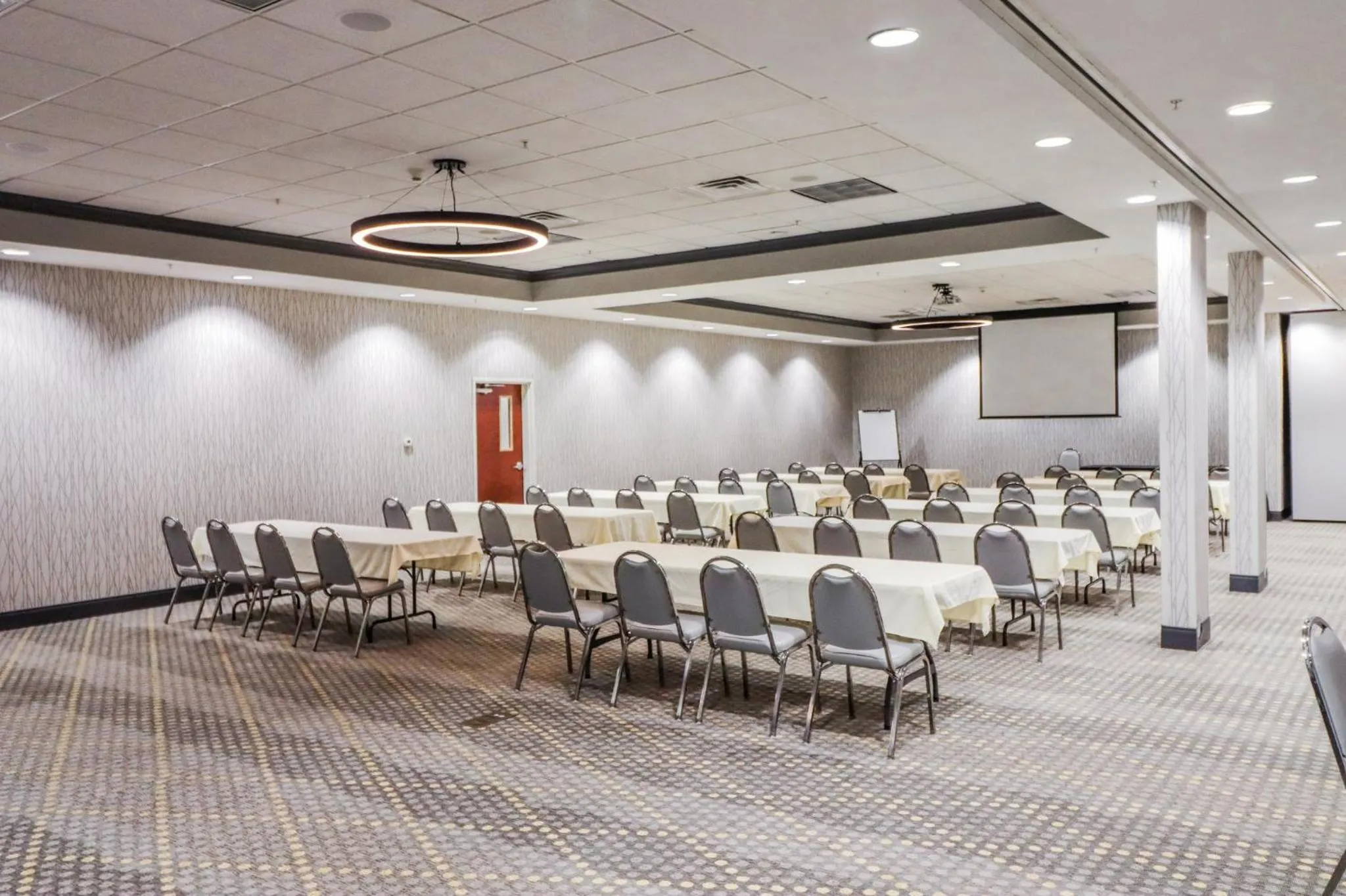 Meeting/conference room in Holiday Inn Quincy by IHG