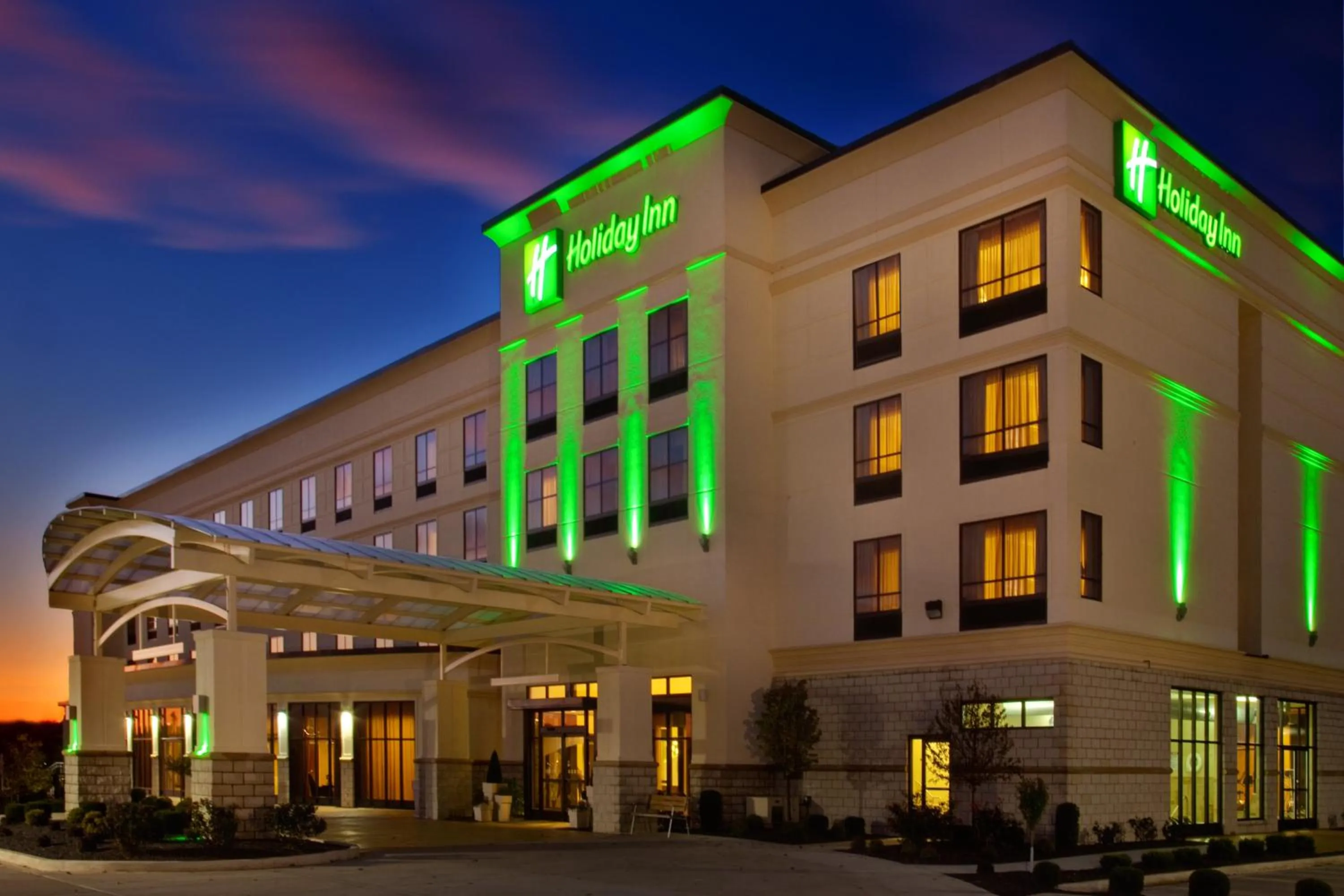 Property building in Holiday Inn Quincy by IHG