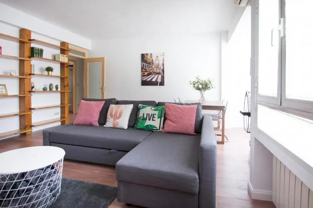 Bright and Wide apartment - Avenida de America Bright and Wide apartment - Avenida de America