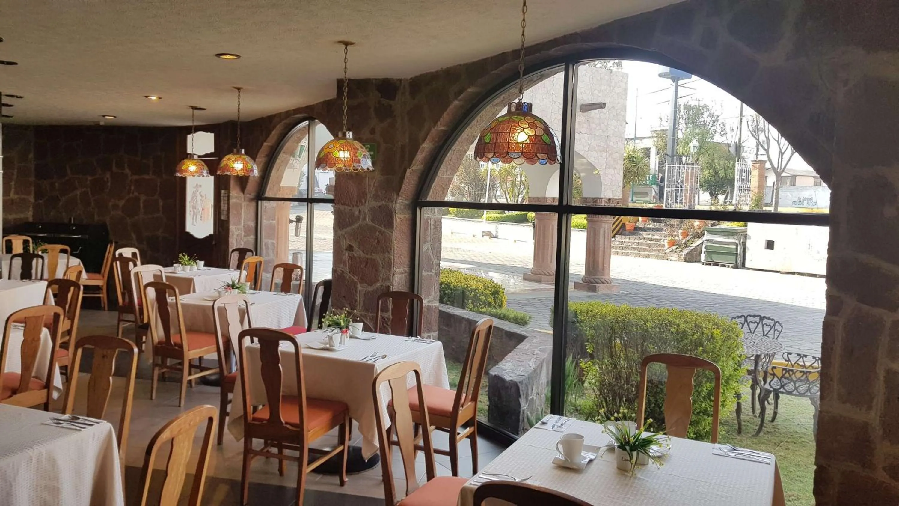 Restaurant/places to eat in Best Western Toluca
