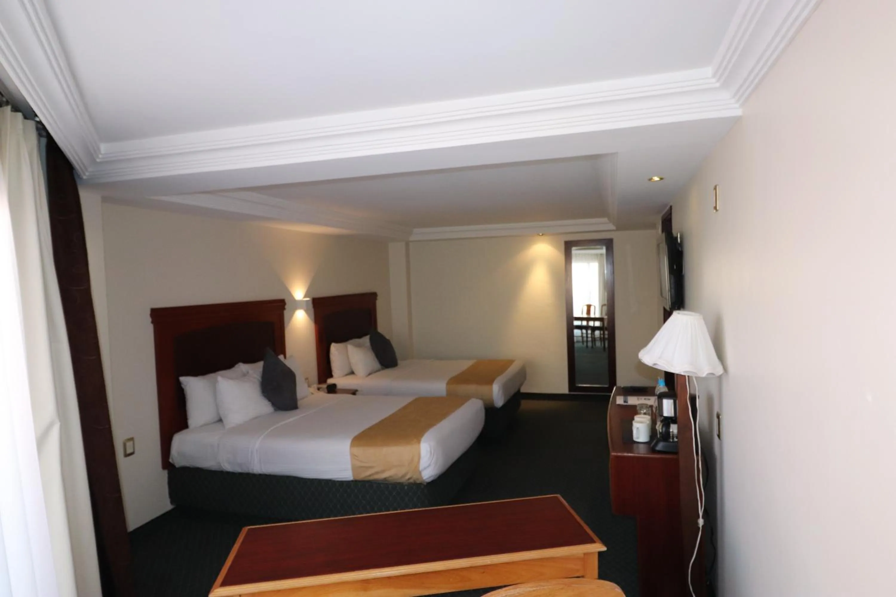 Photo of the whole room, Bed in Best Western Toluca