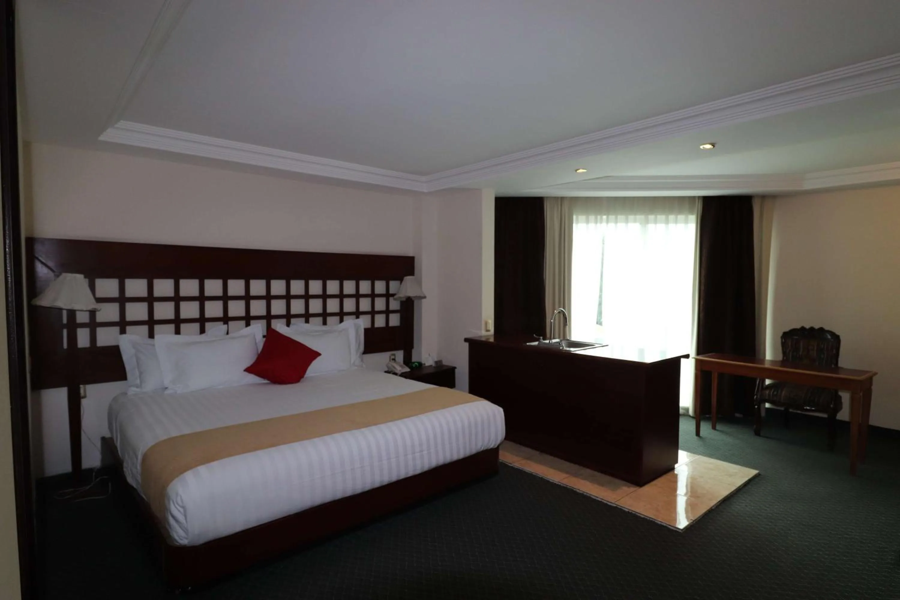 Bedroom, Bed in Best Western Toluca