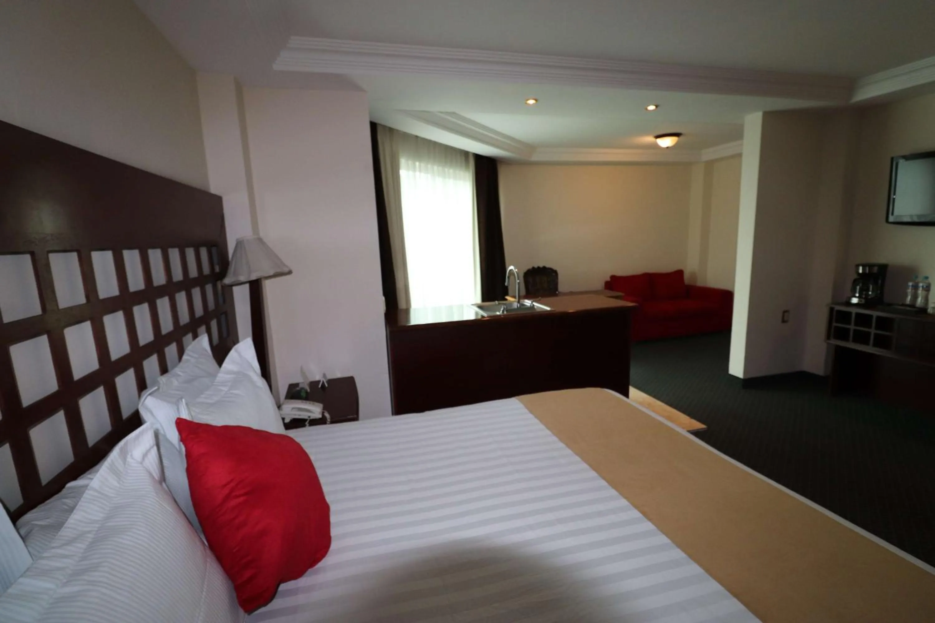 Bedroom, Bed in Best Western Toluca