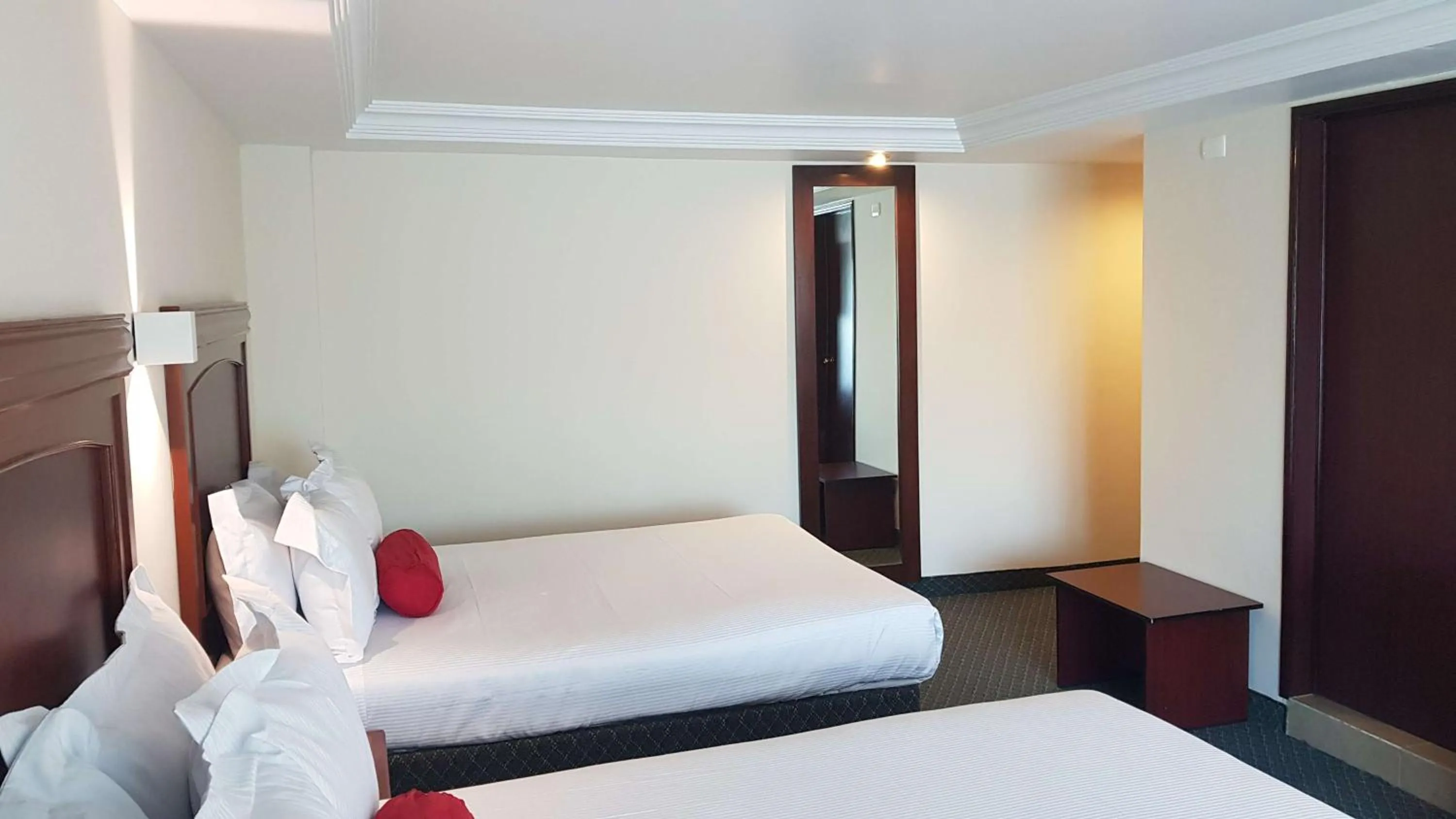 Photo of the whole room, Bed in Best Western Toluca