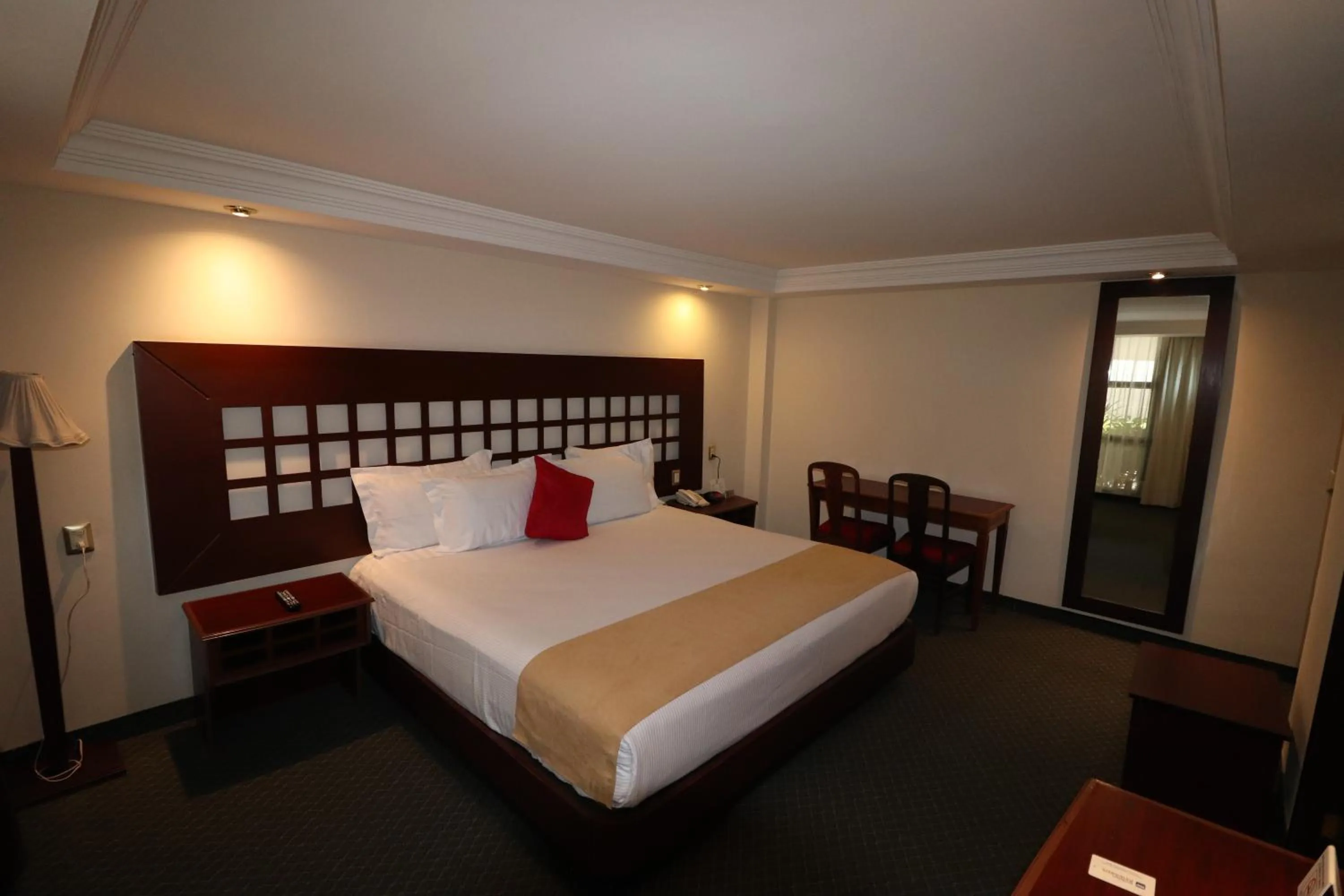 Bedroom, Bed in Best Western Toluca