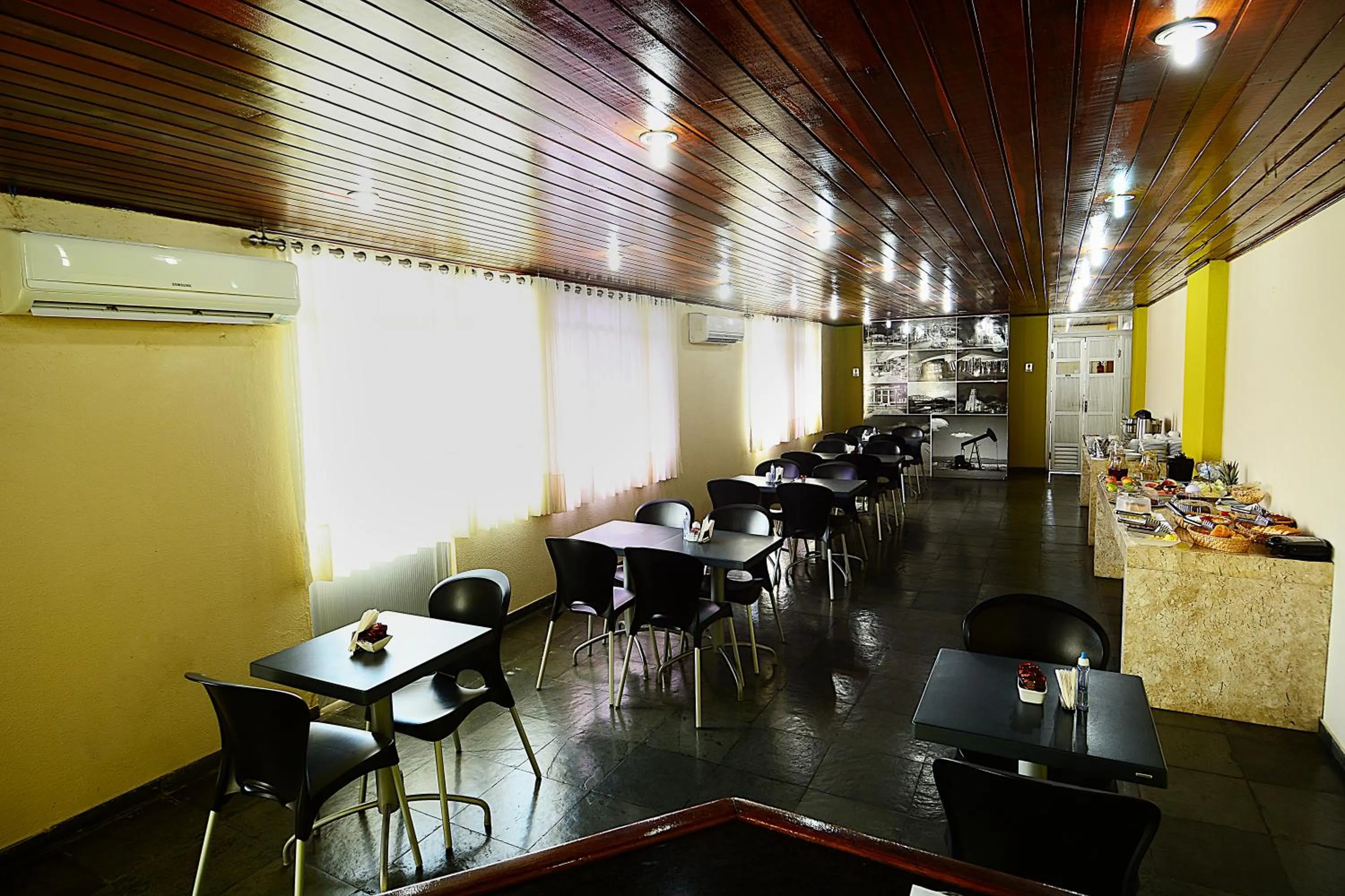 Restaurant/places to eat in Hotel Imperial