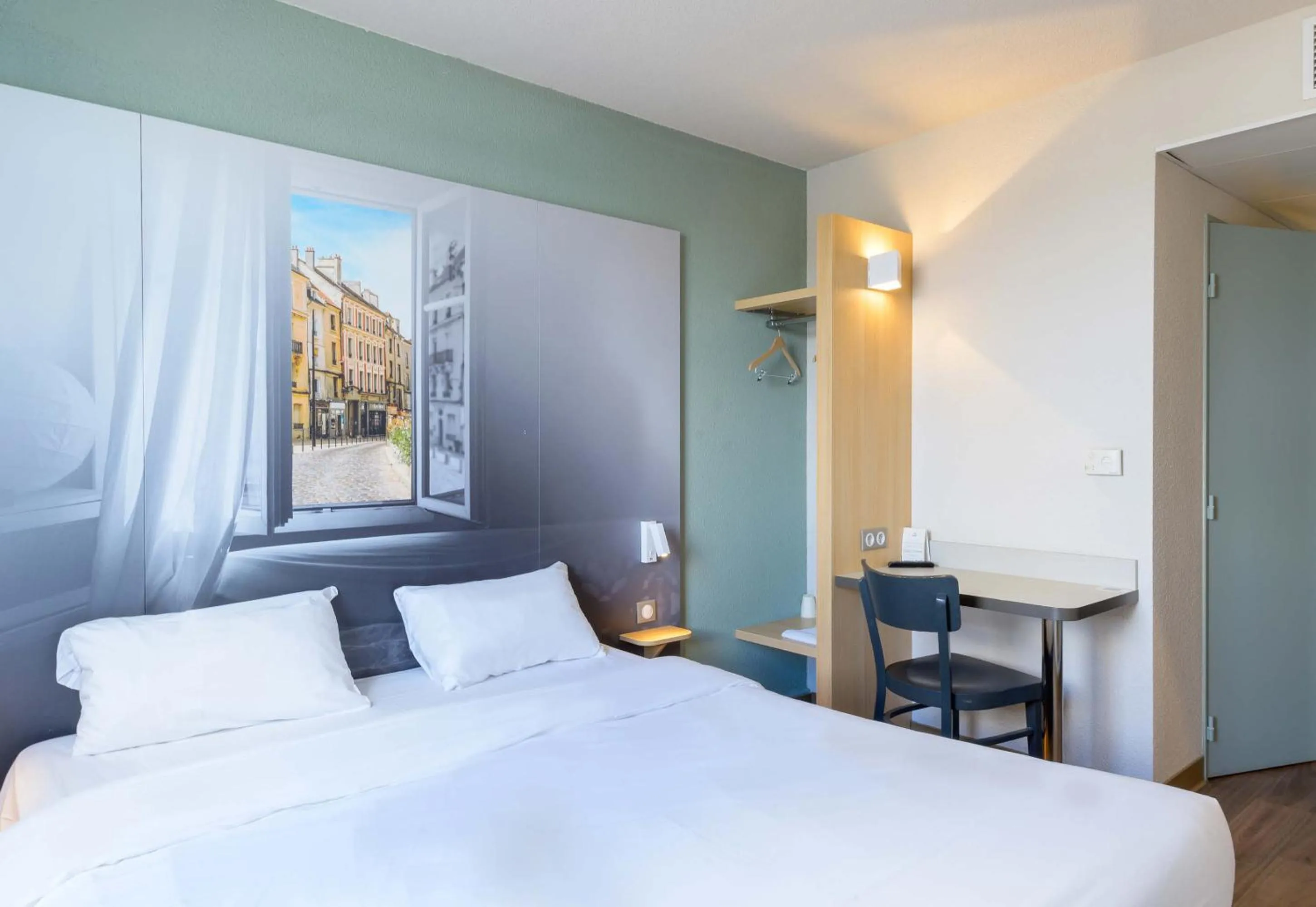 Bedroom, Bed in B&B HOTEL Meaux