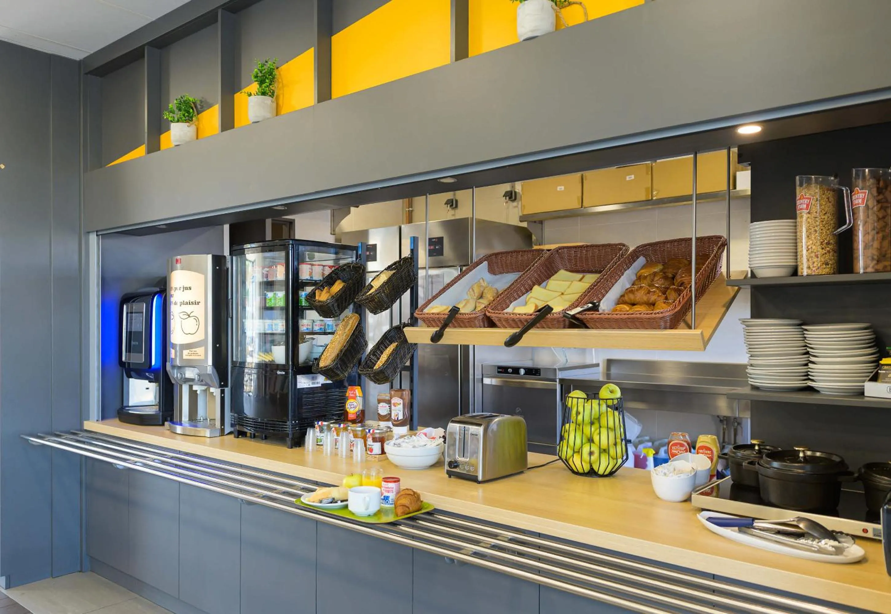 Buffet breakfast in B&B HOTEL Meaux