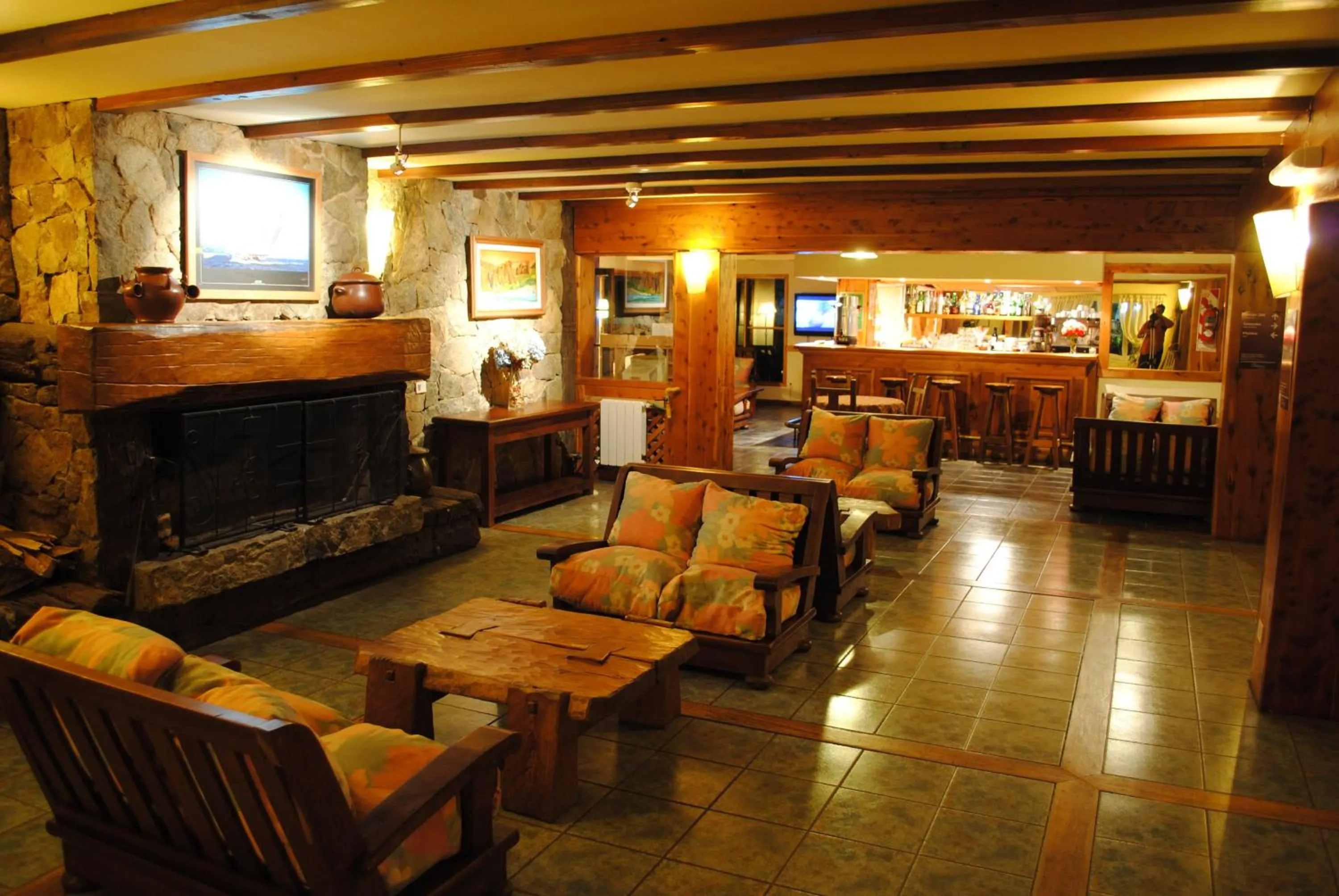 Communal lounge/ TV room in Complejo Aspen