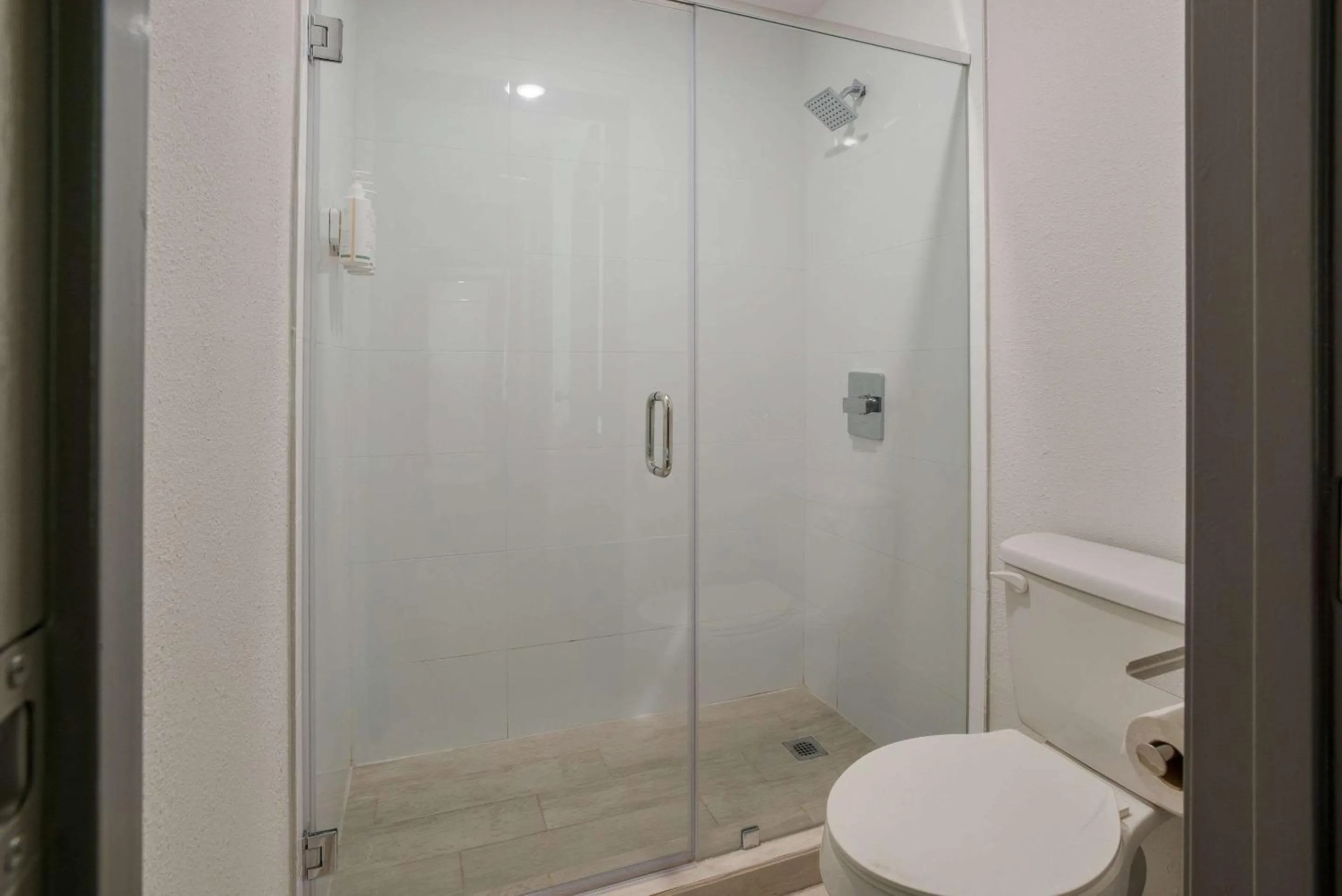 Bedroom, Bathroom in Quality Suites Lake Charles Downtown