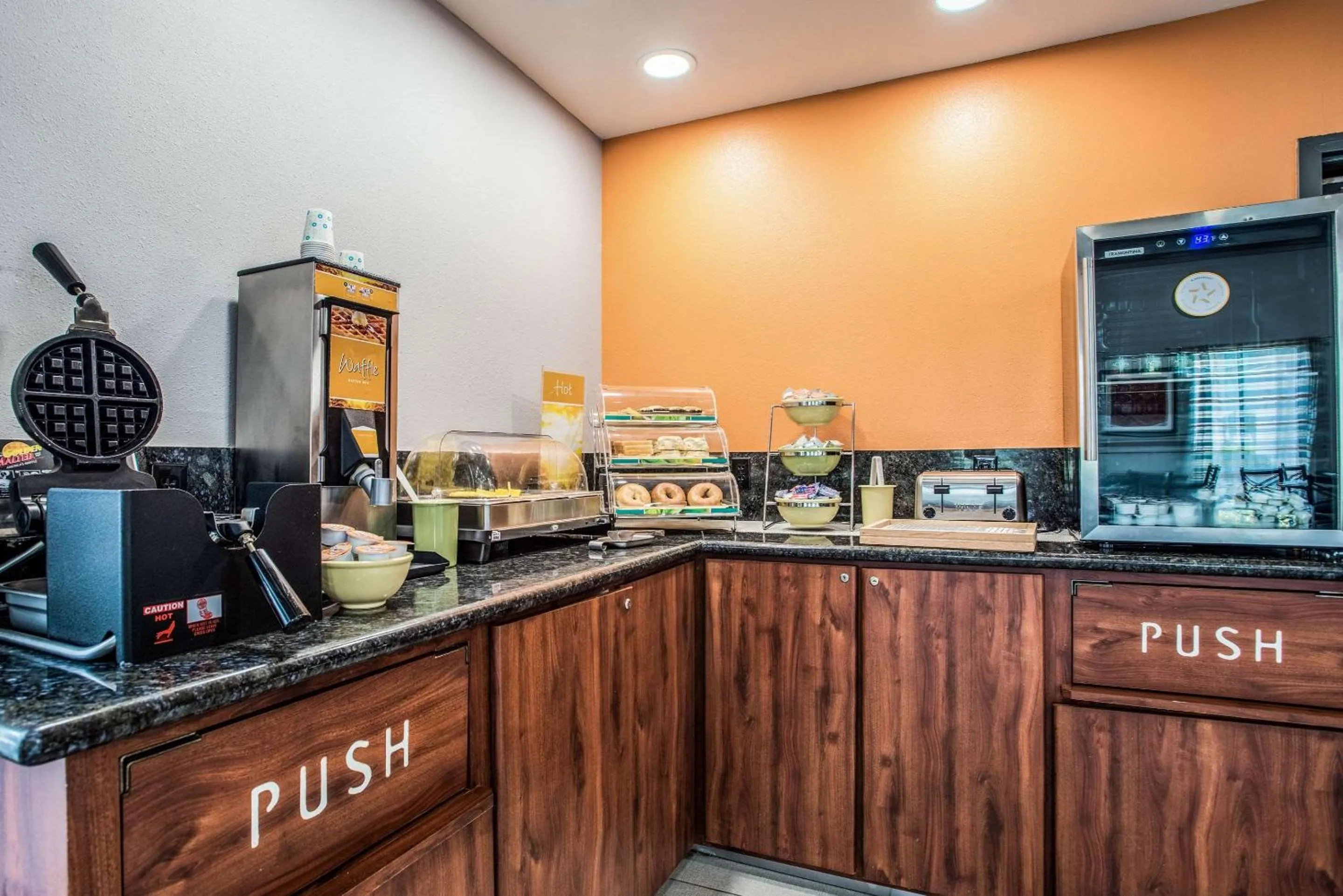 Restaurant/places to eat in Quality Suites Lake Charles Downtown