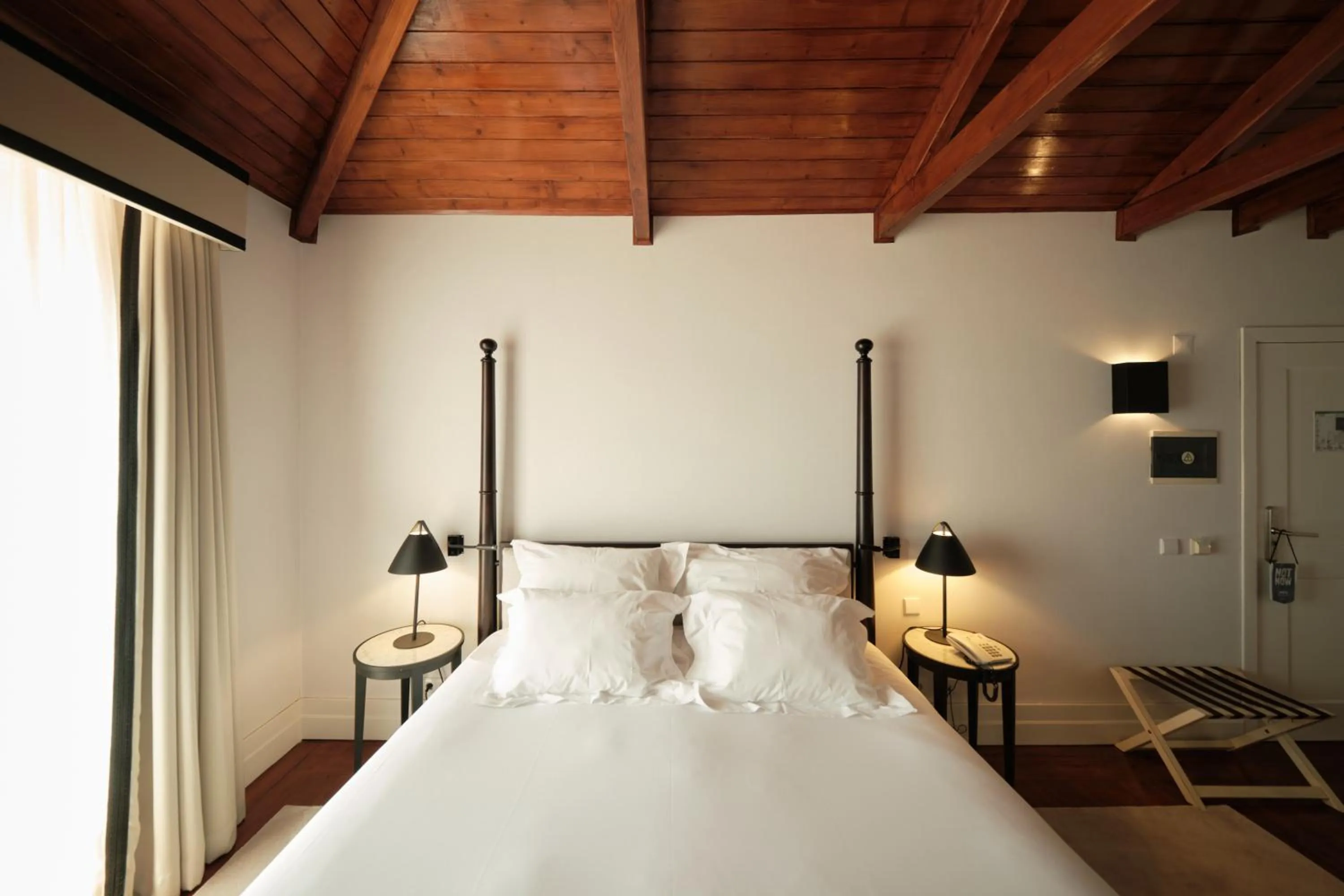 Bed in Palacio da Lousa Boutique Hotel