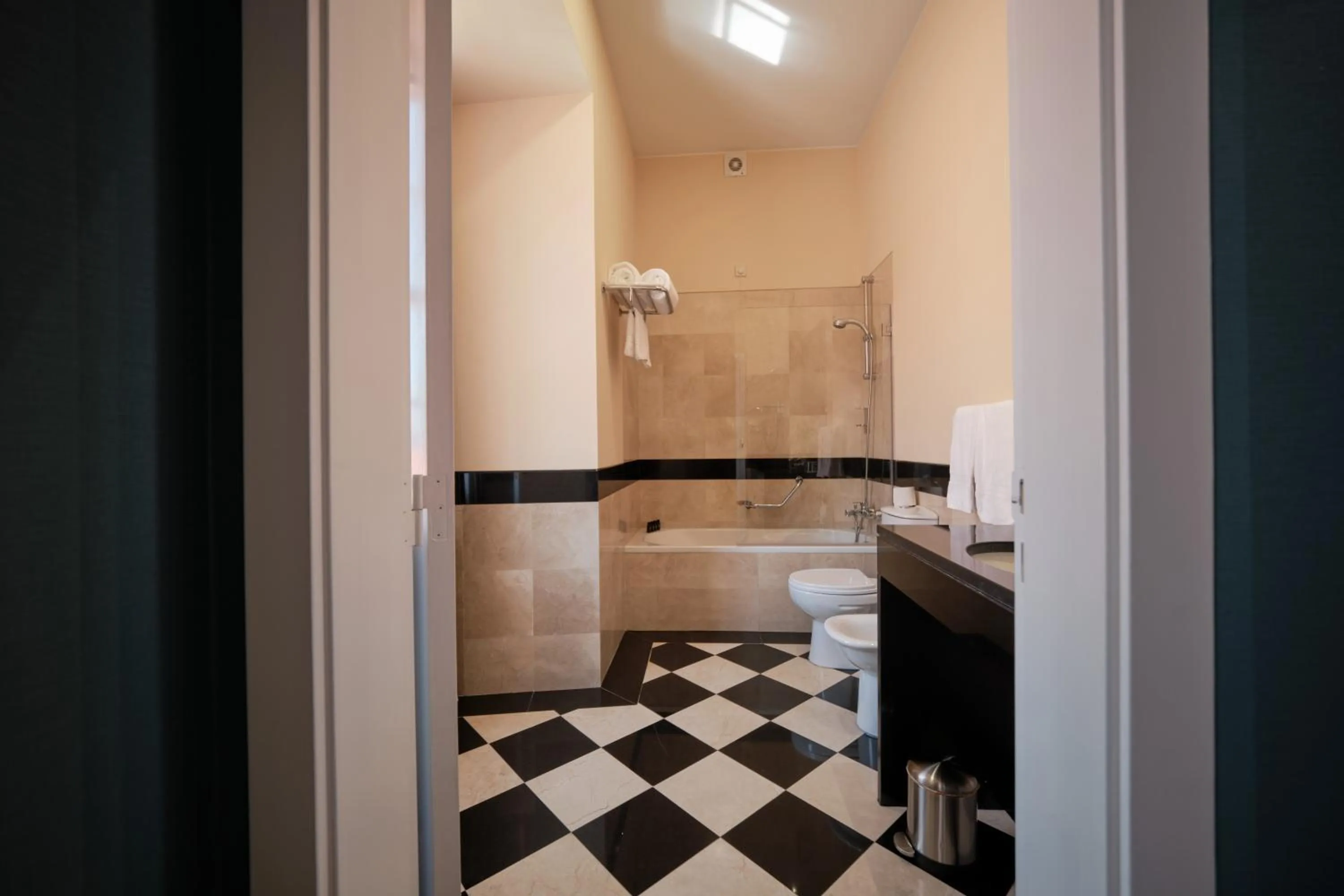 Bathroom in Palacio da Lousa Boutique Hotel
