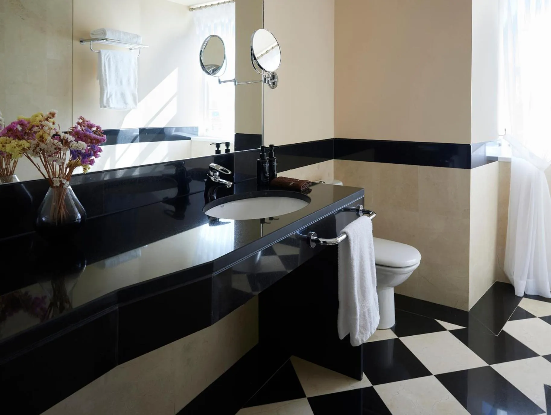 Toilet in Palacio da Lousa Boutique Hotel