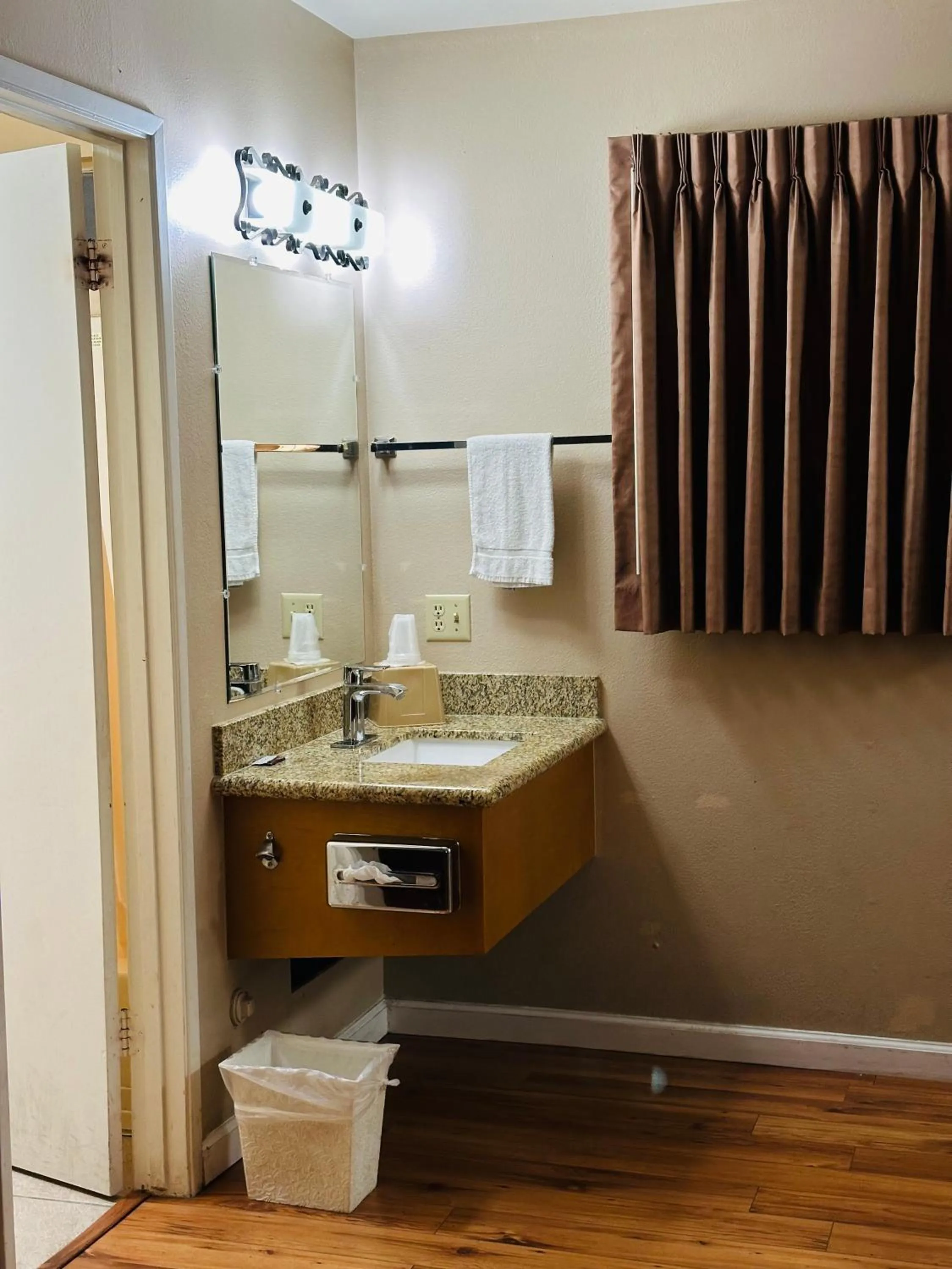 Bathroom in Franciscan Inn Motel