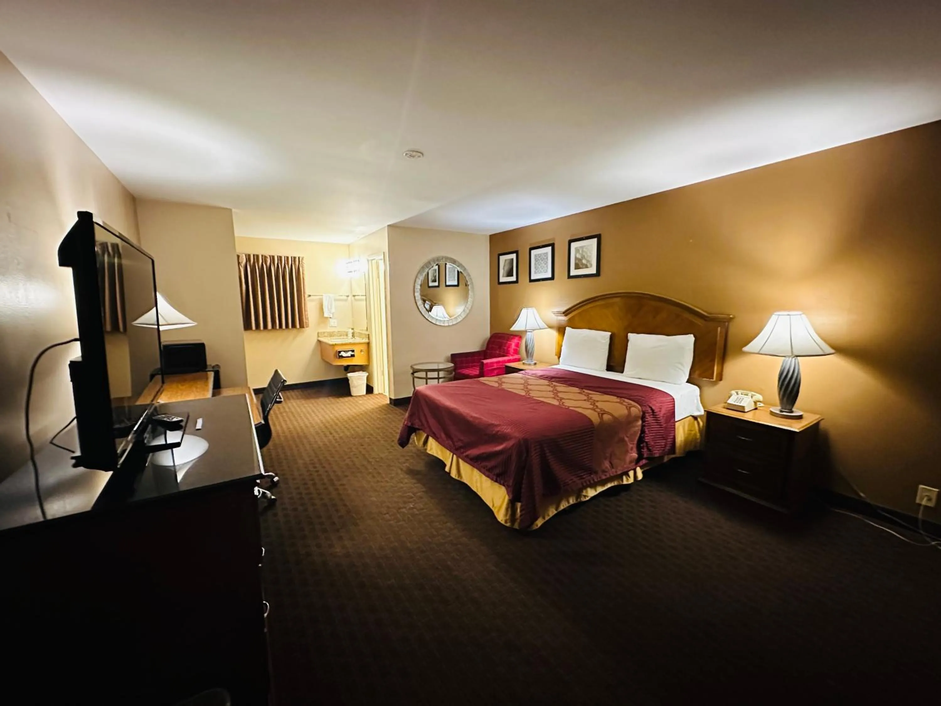 TV and multimedia, Bed in Franciscan Inn Motel