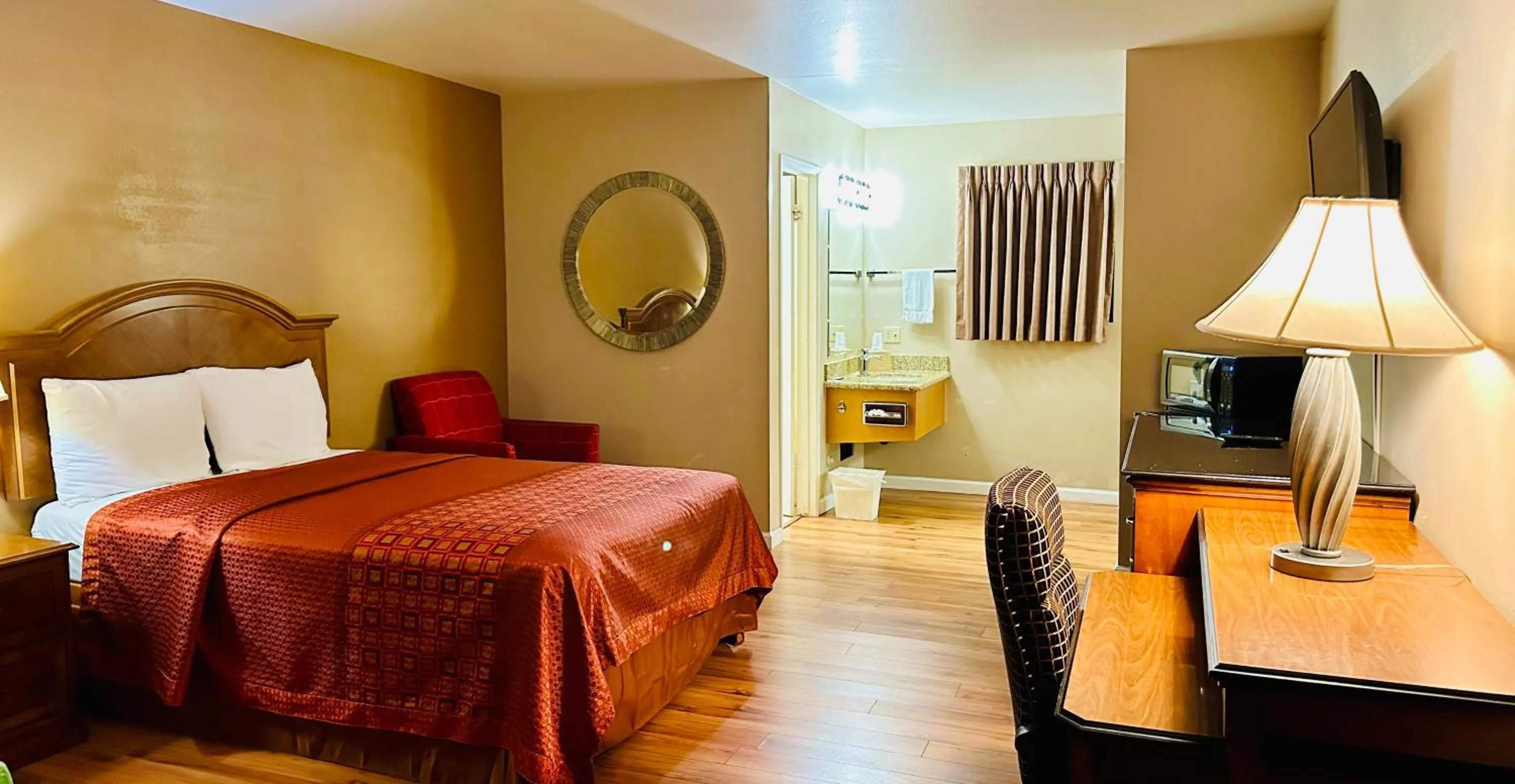 View (from property/room), Bed in Franciscan Inn Motel