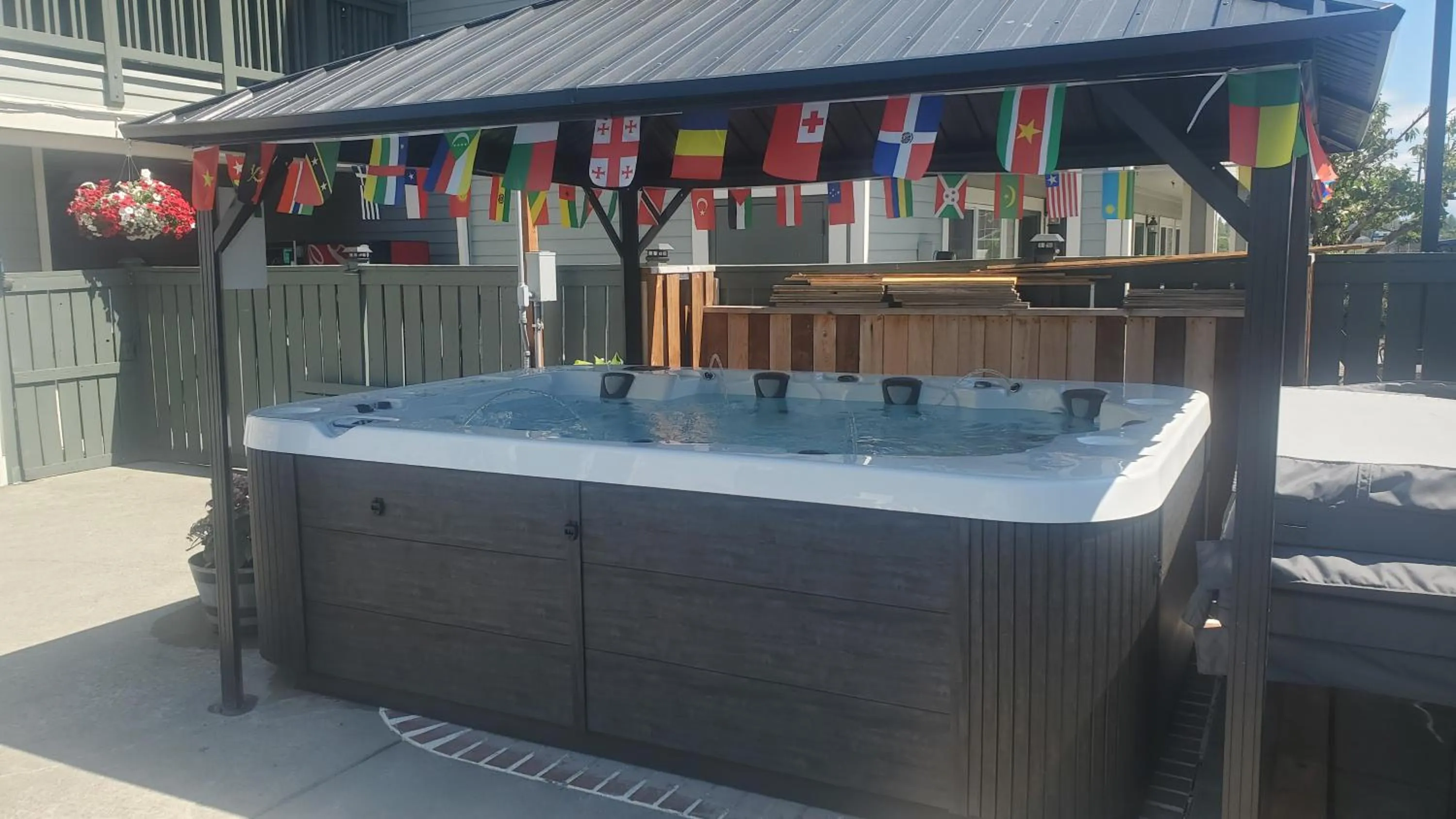 Hot Tub in Fidalgo Country Inn
