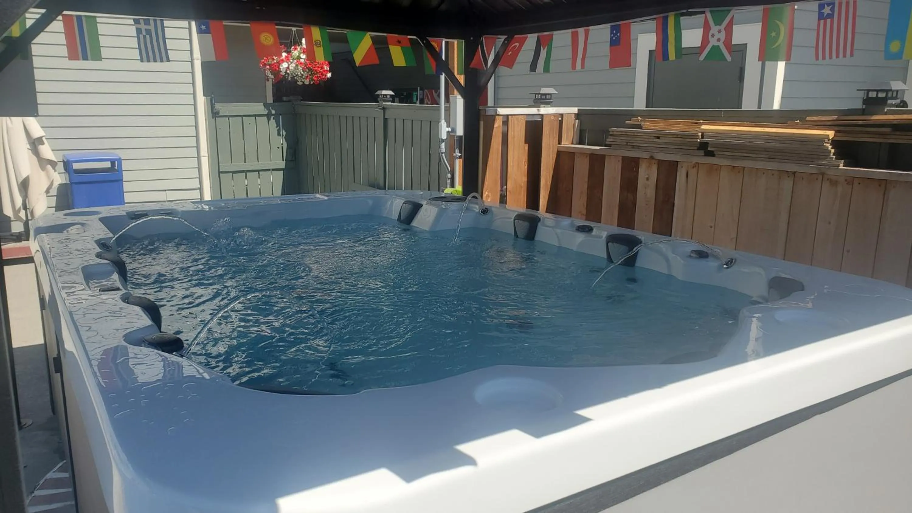 Hot Tub in Fidalgo Country Inn