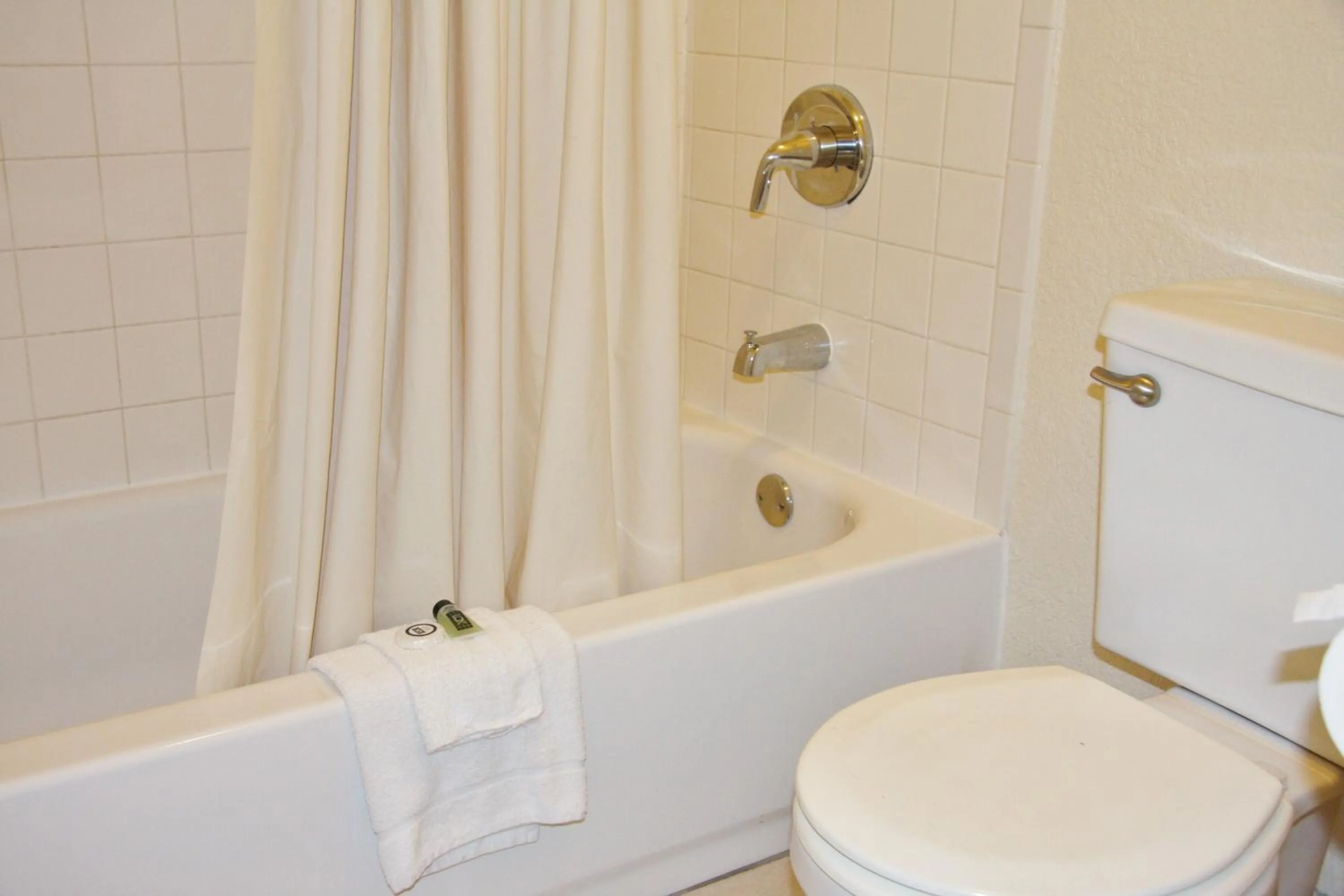 Bathroom in Premier Inns Metro