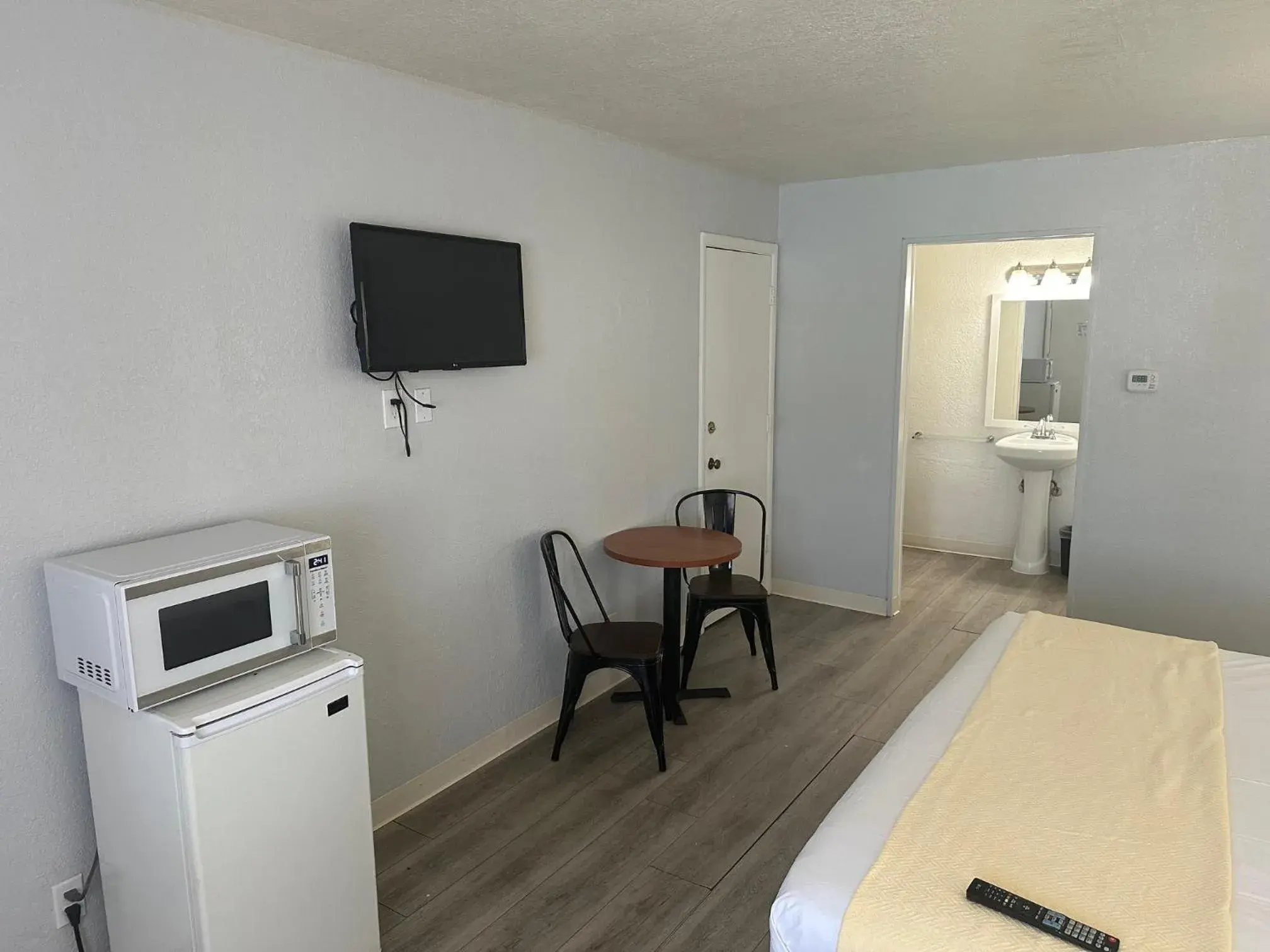 Deluxe King Room in Premier Inns Metro Deluxe King Room in Premier Inns Metro