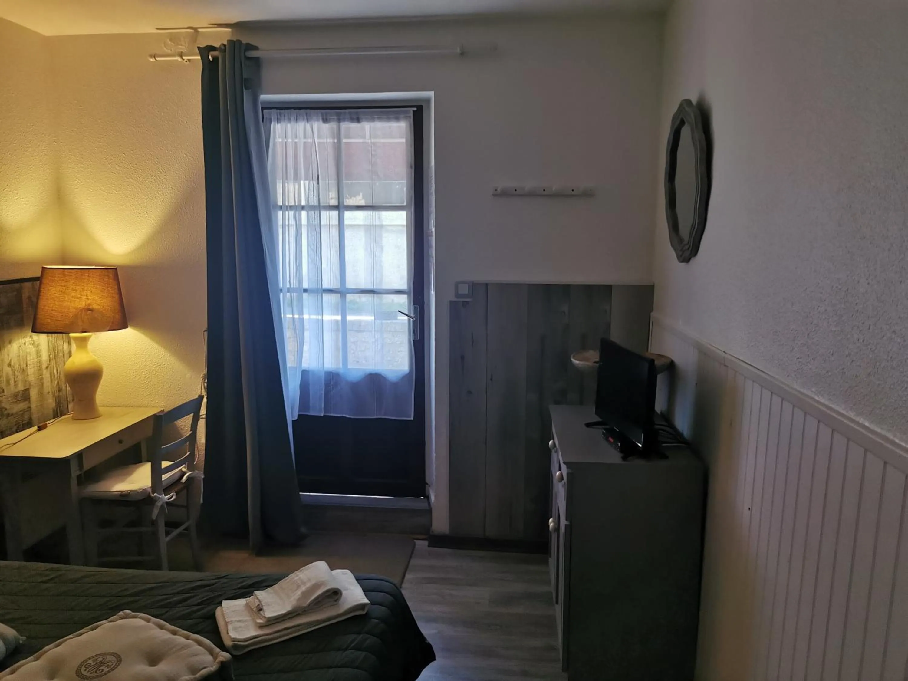 Bedroom, Bed in Les Tamaris