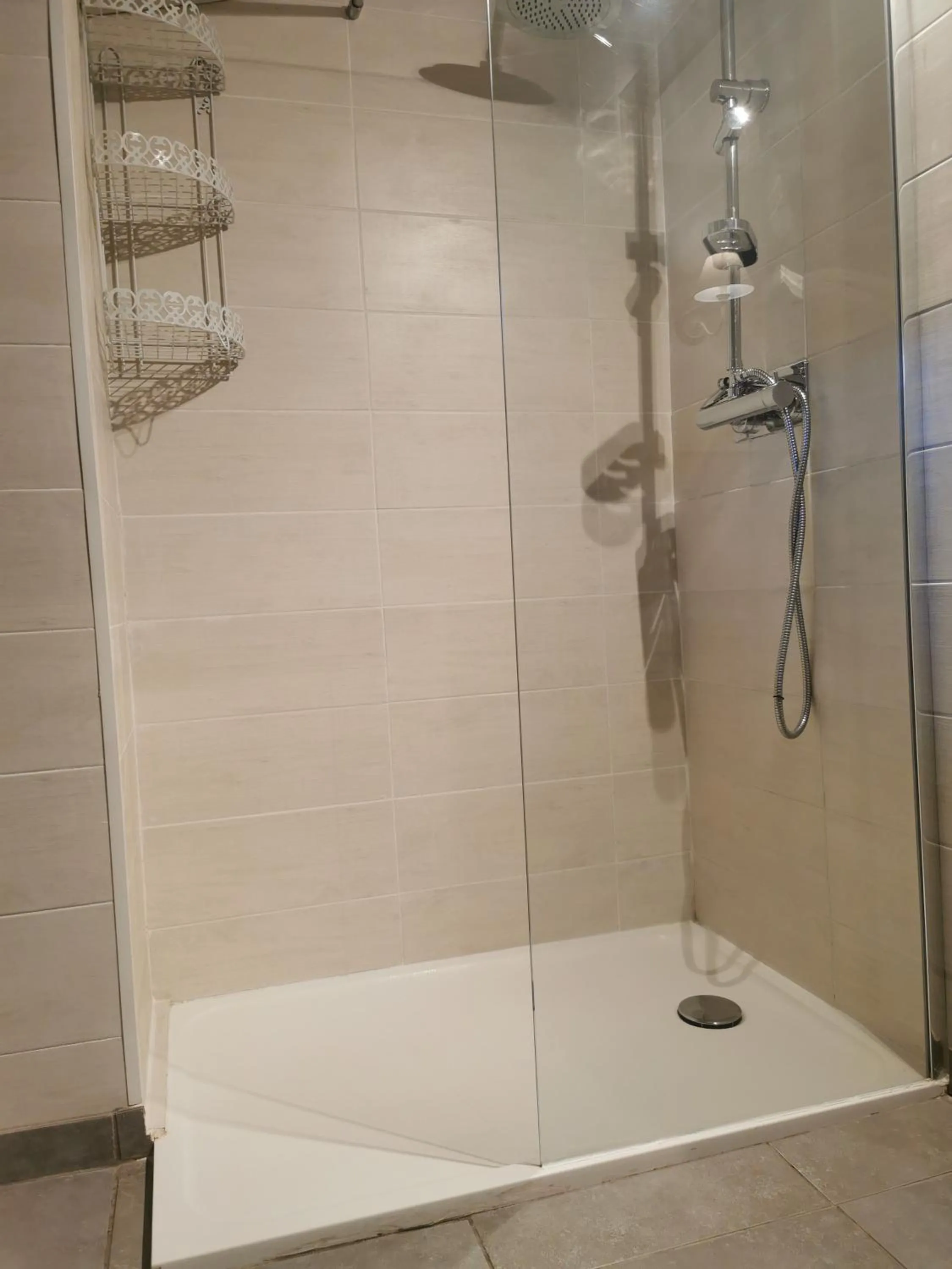 Shower in Les Tamaris